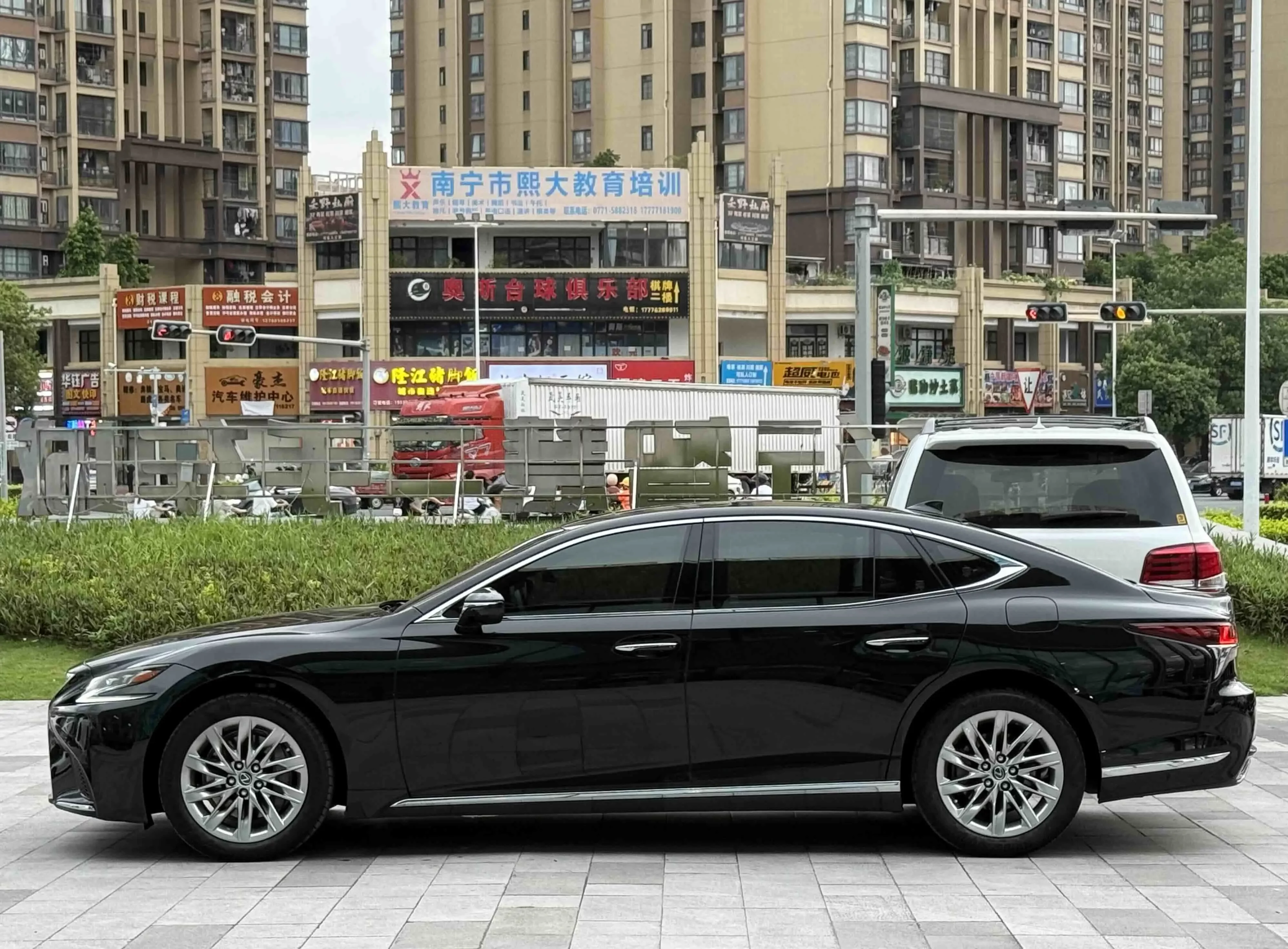 Lexus LS