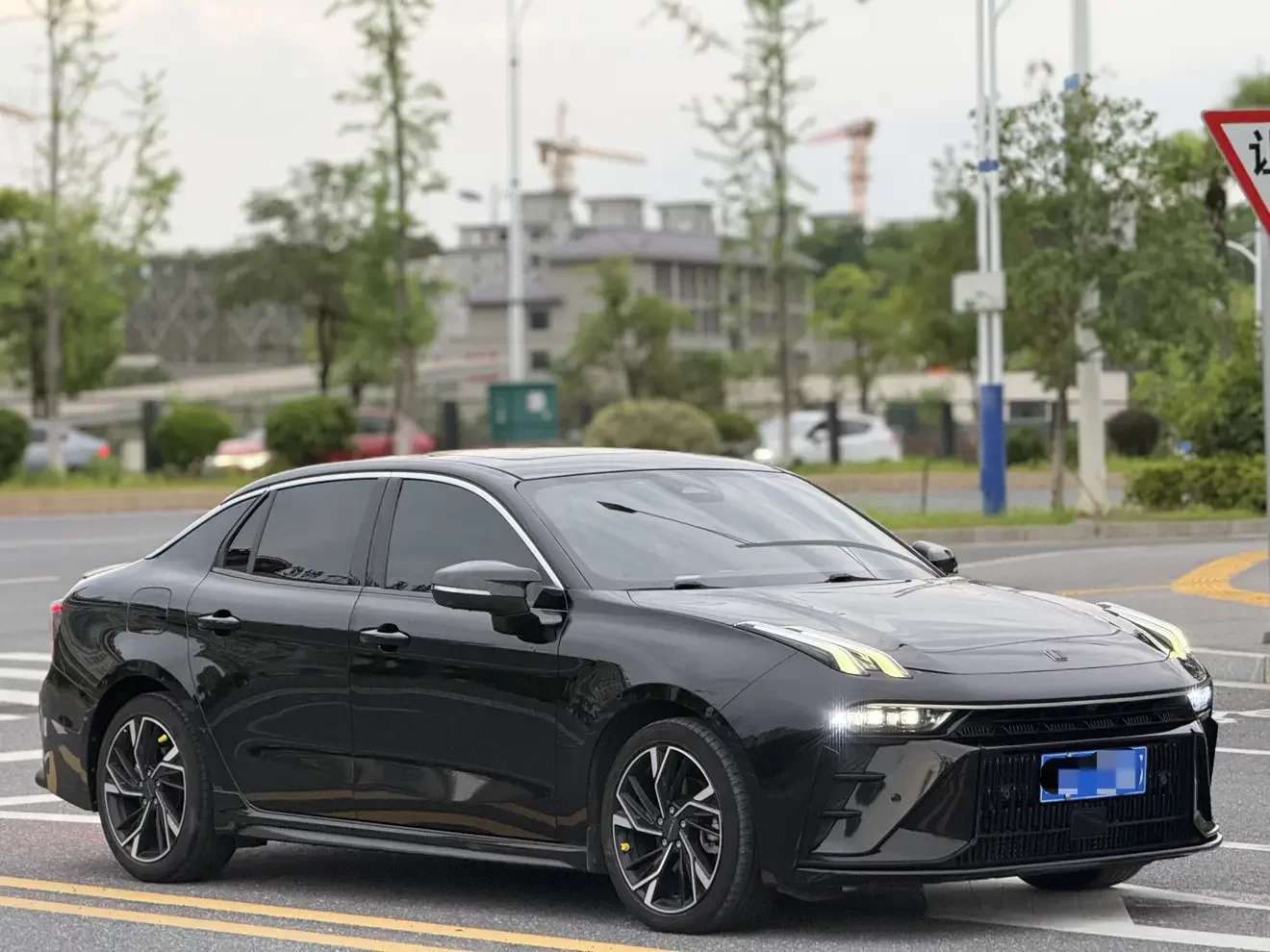 Lynk & Co 03