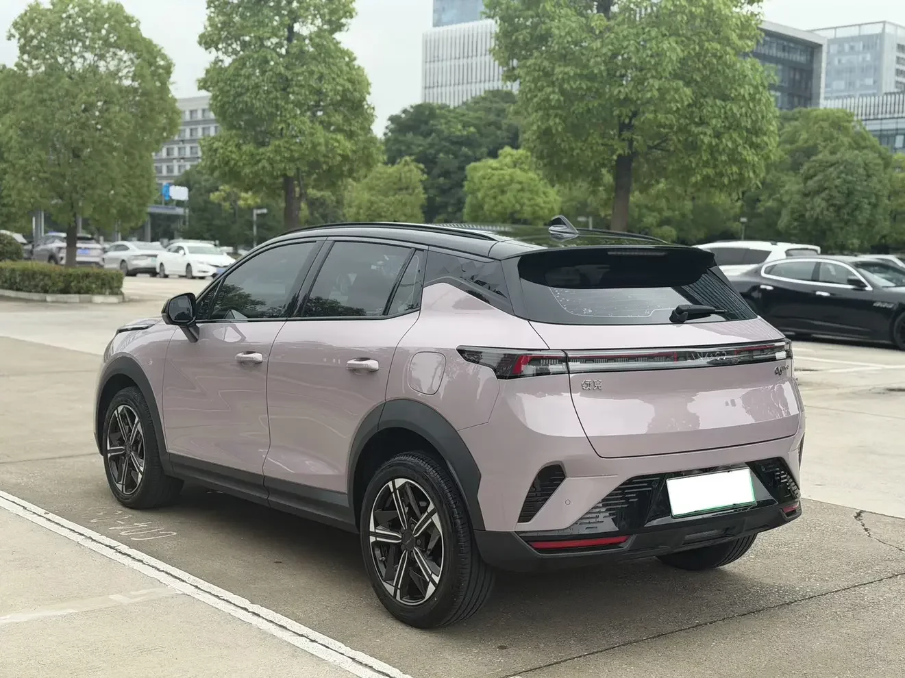 Lynk & Co 06 EM-P