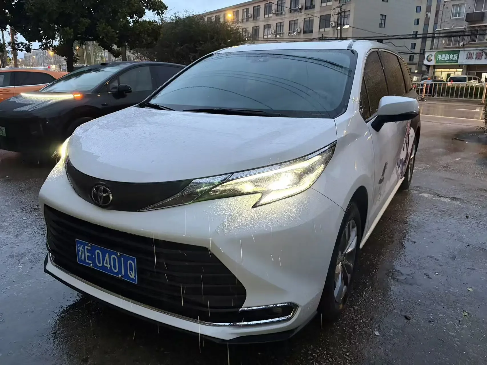 Toyota Sienna  из Китая