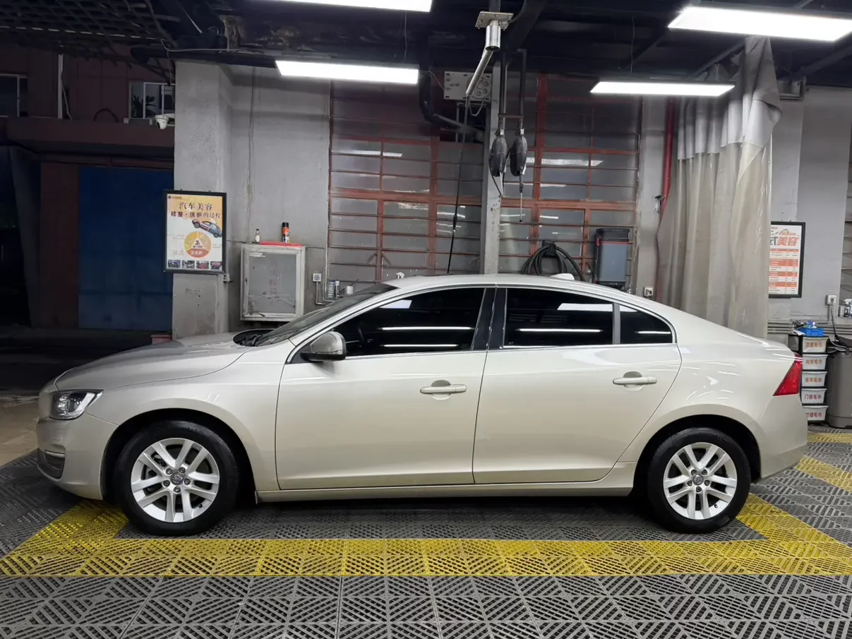 Volvo S60  из Китая