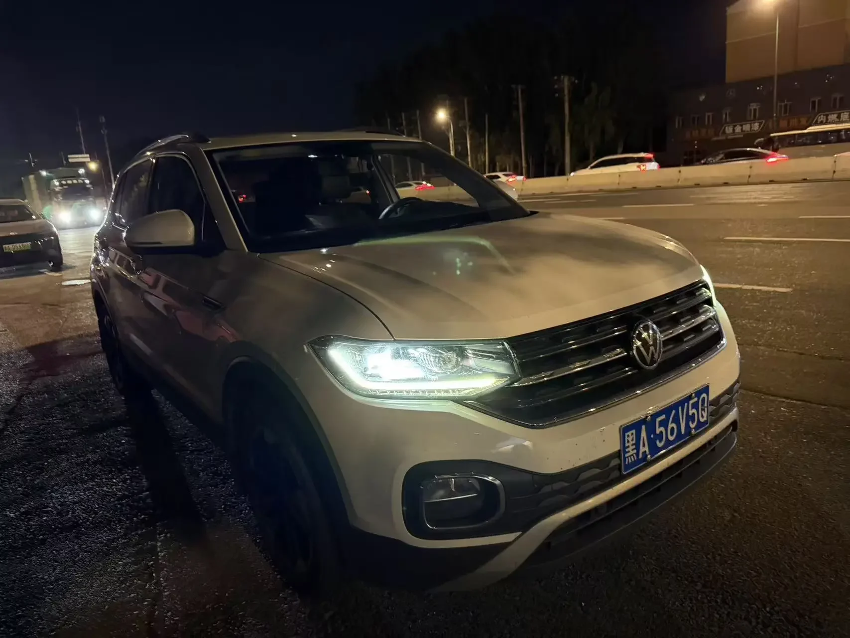 Volkswagen Explore the shadows