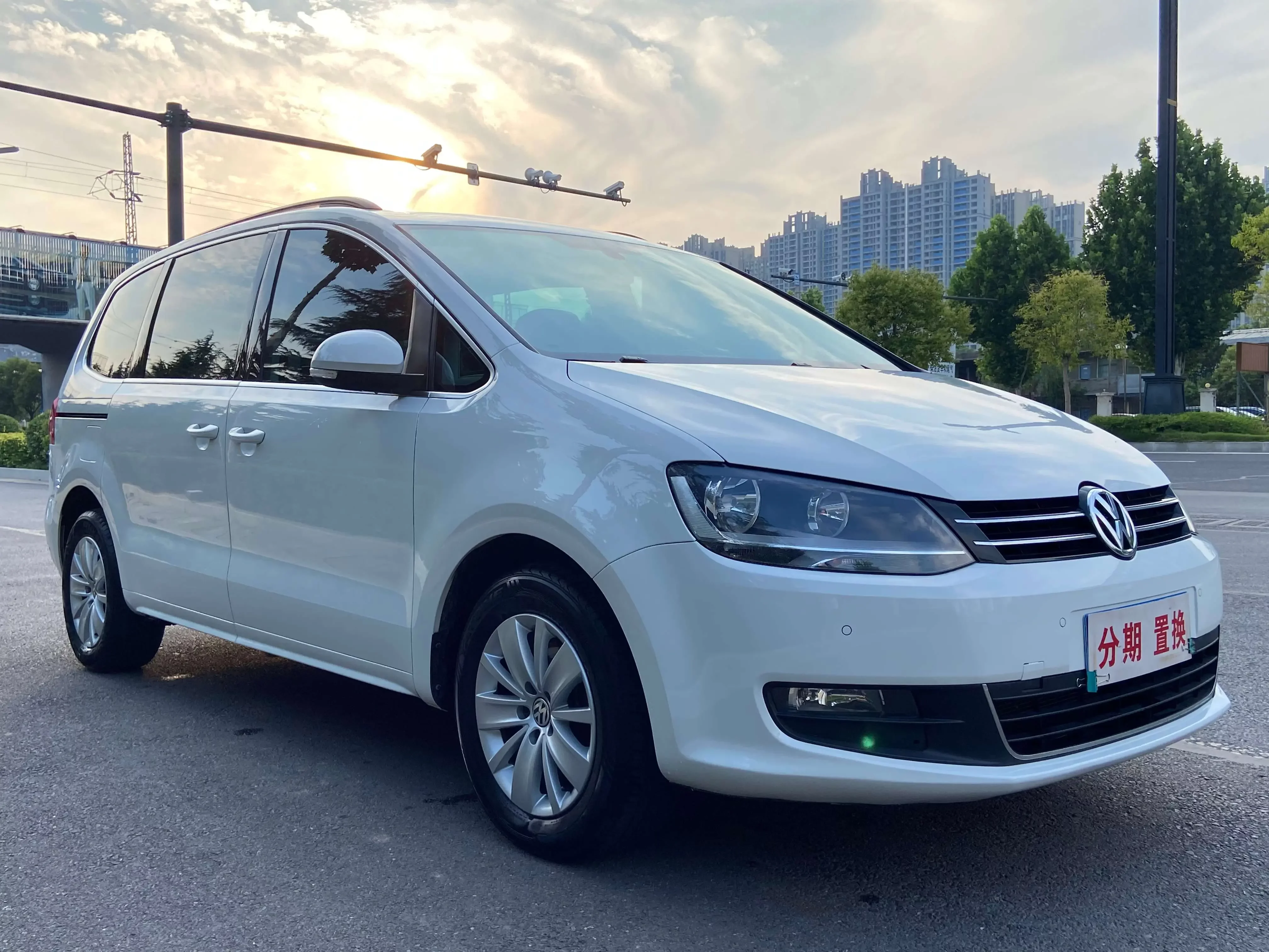 Volkswagen Sharon
