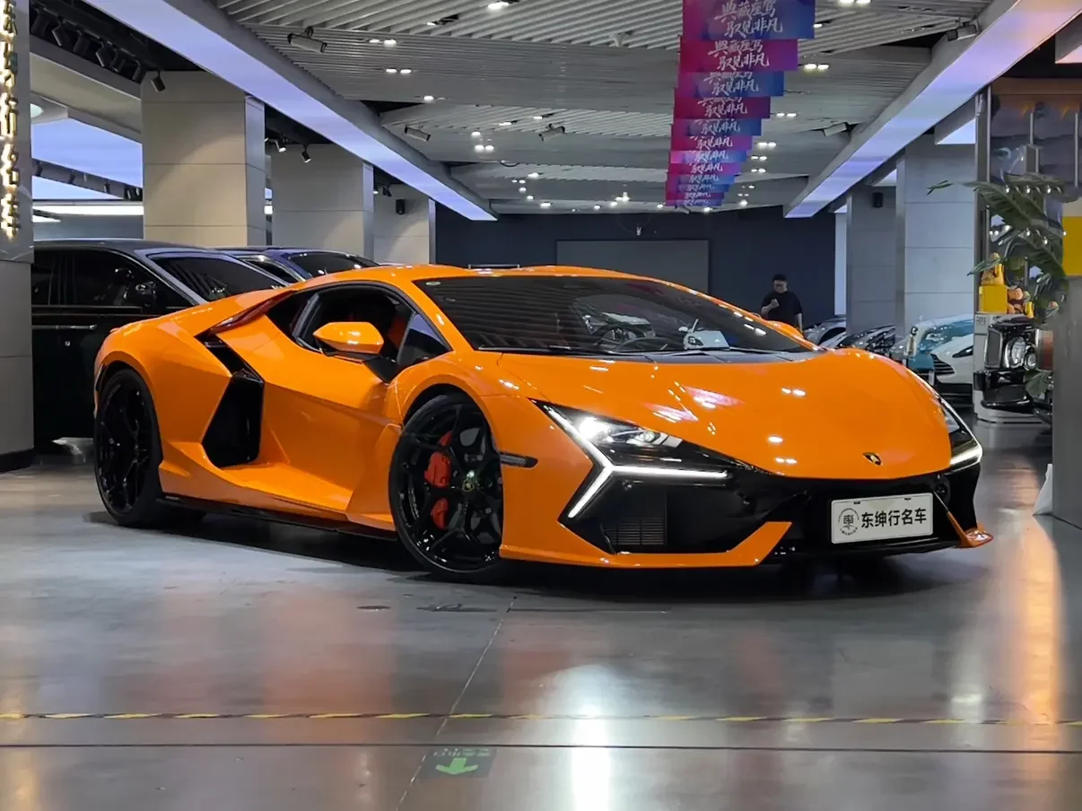 Lamborghini Revuelto