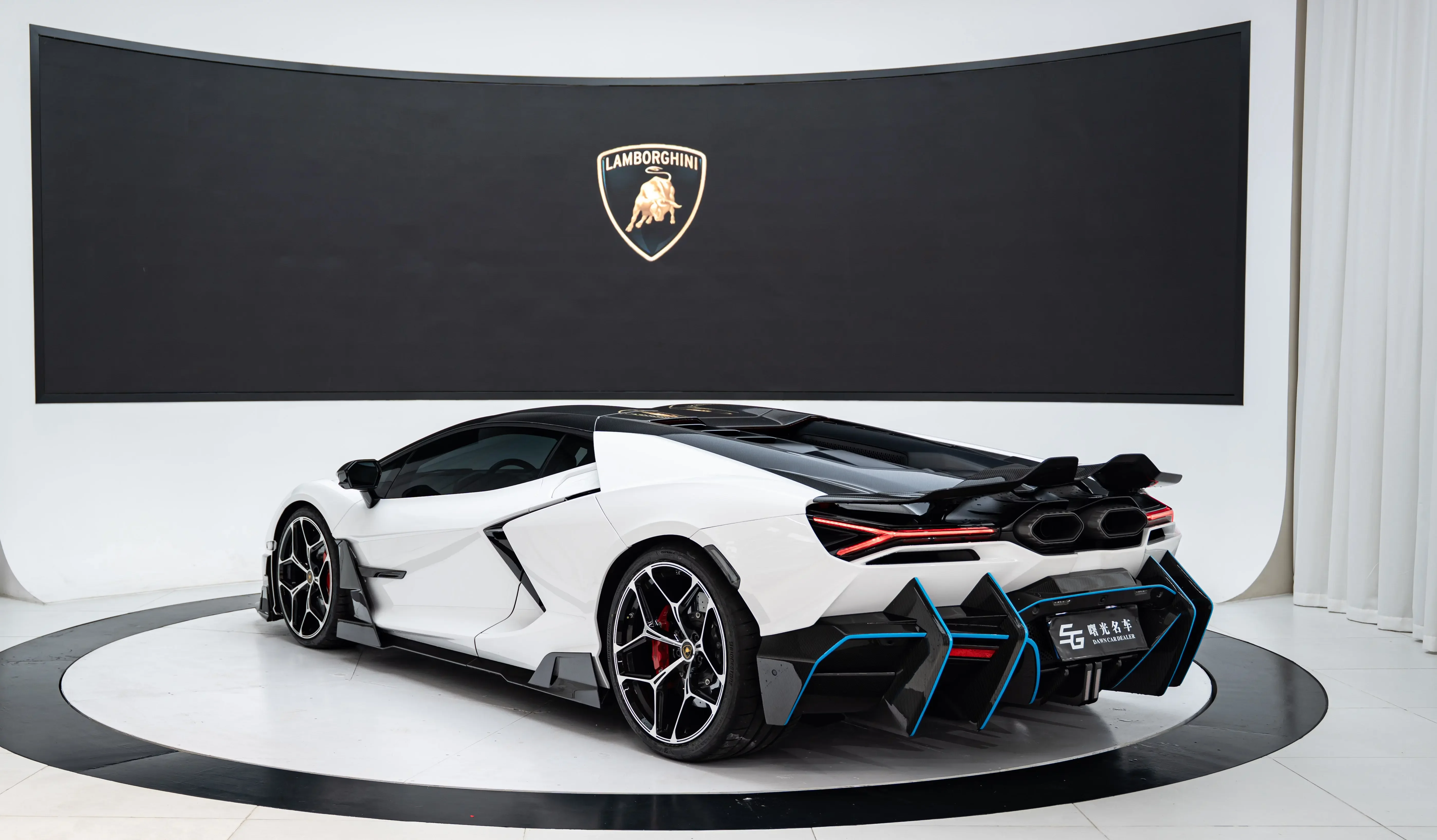 Lamborghini Revuelto