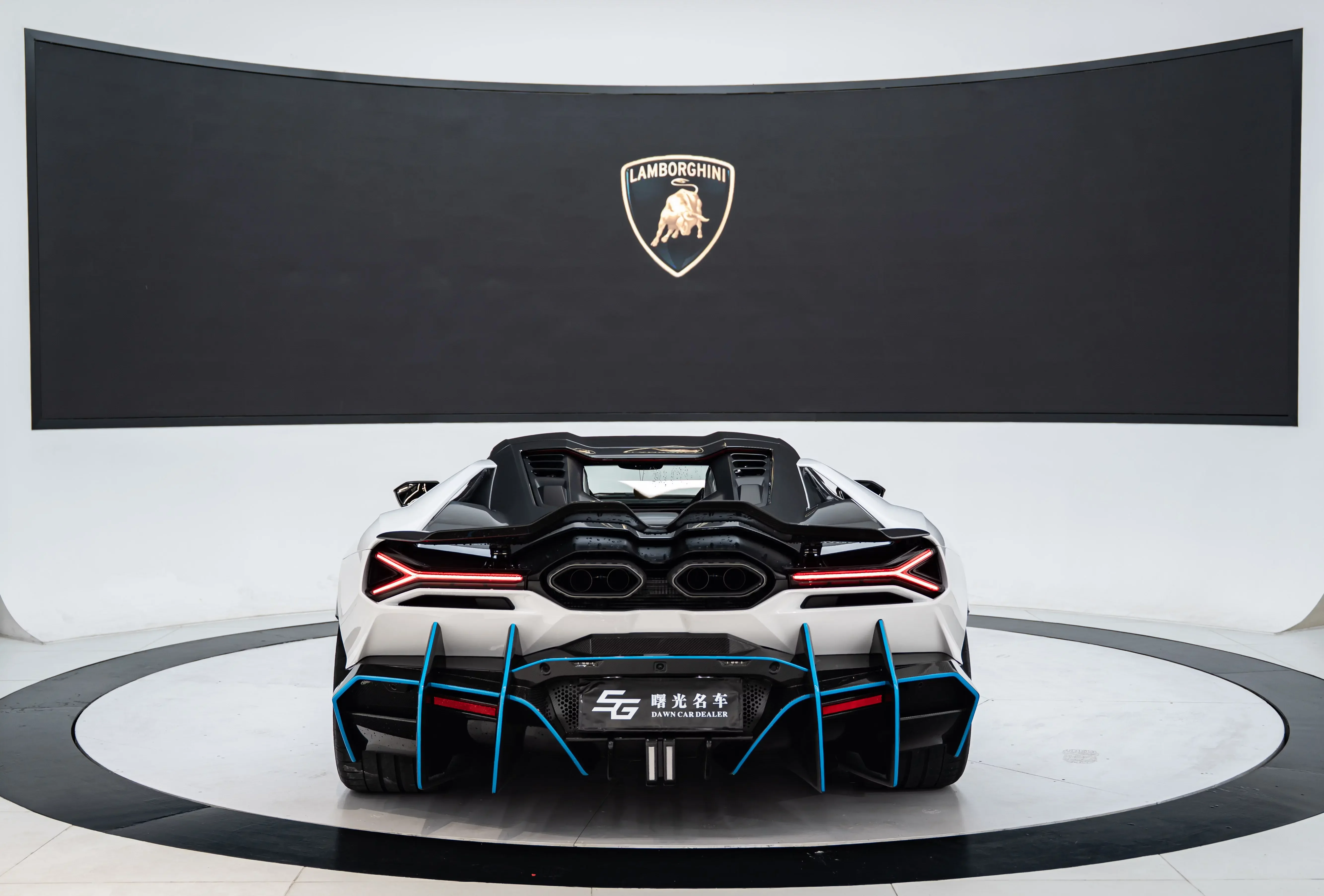 Lamborghini Revuelto