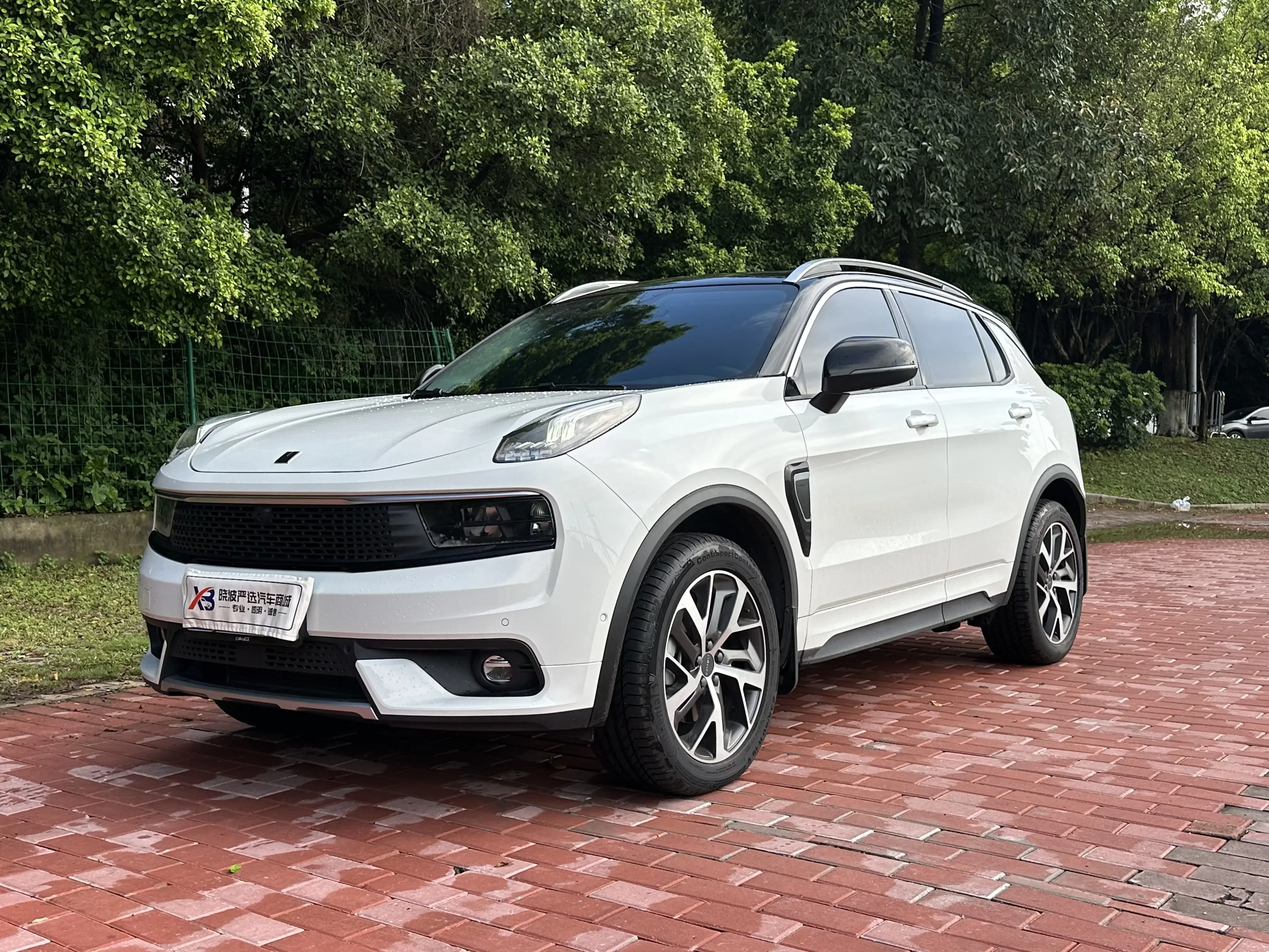 Lynk & Co 01