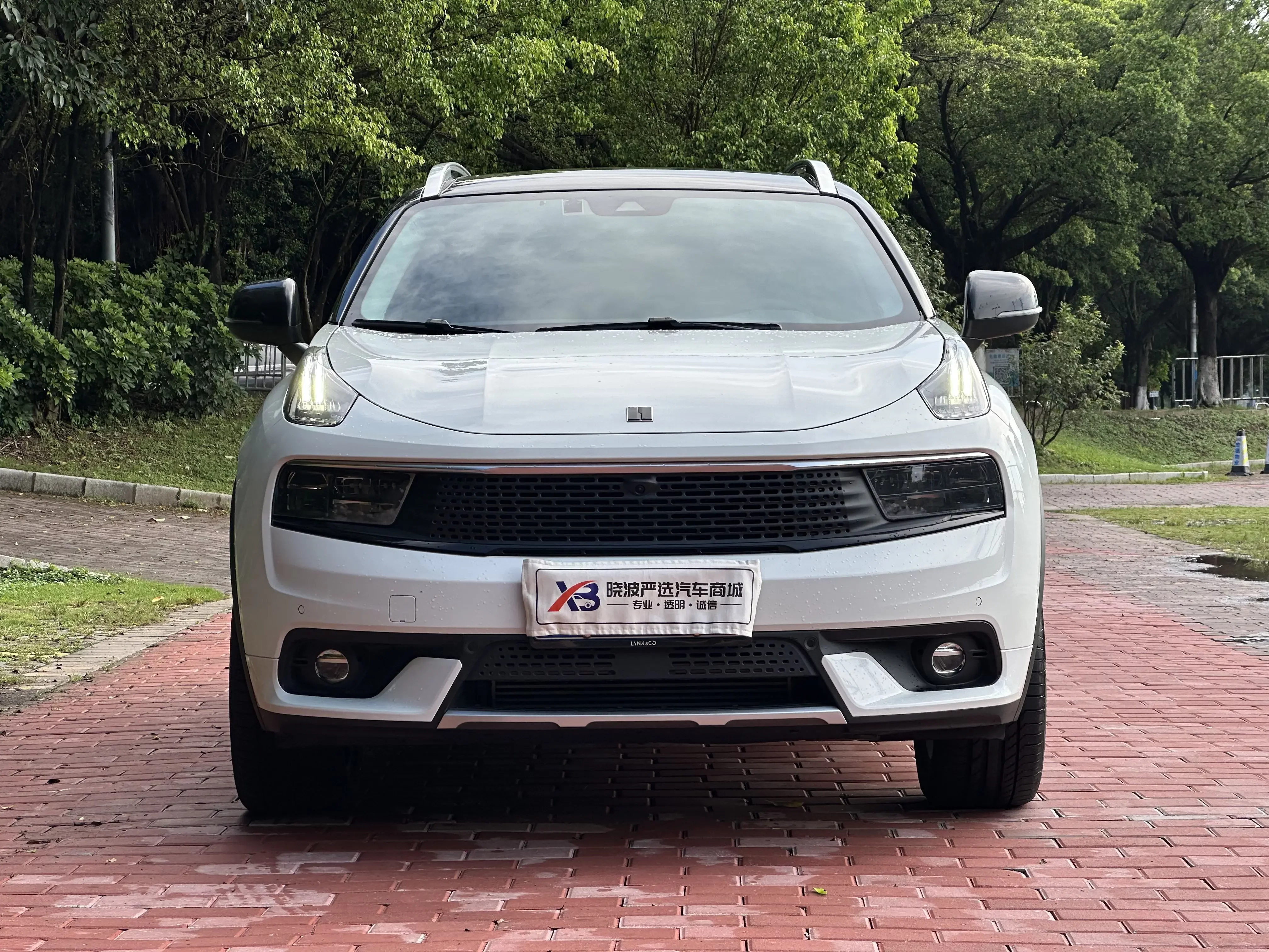 Lynk & Co 01