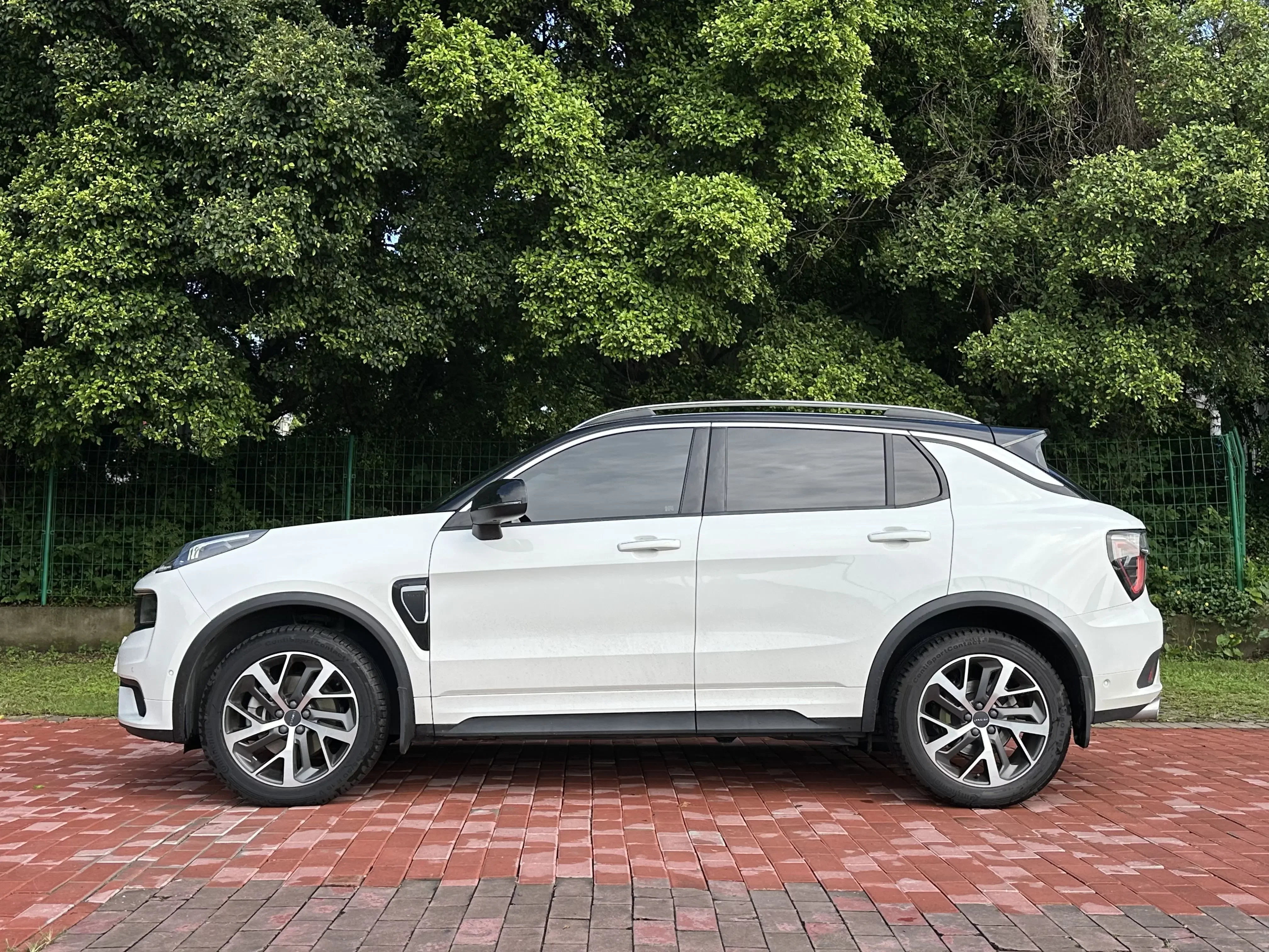 Lynk & Co 01
