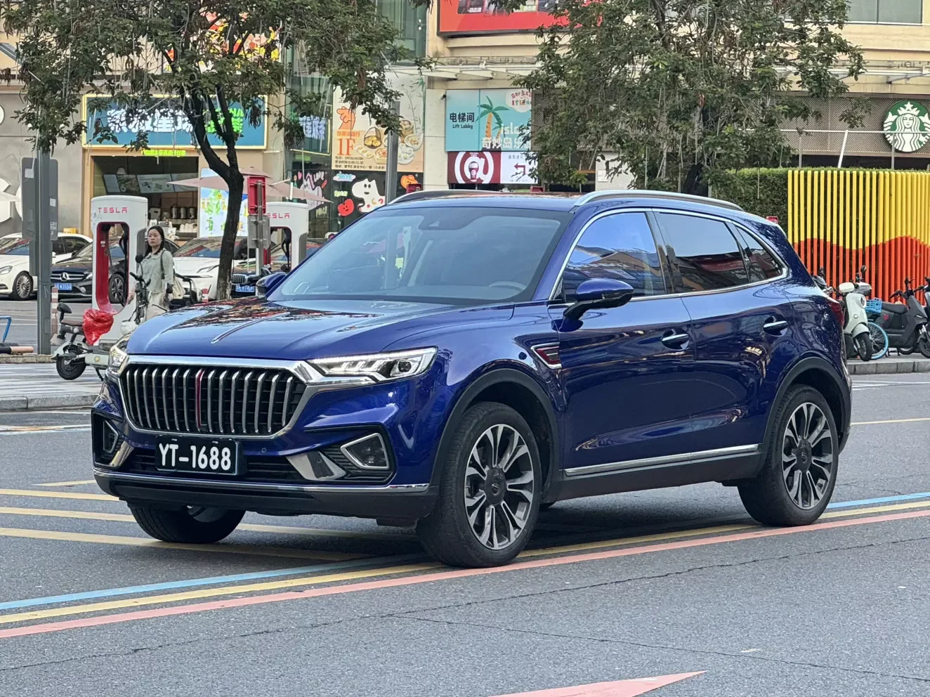 Hongqi HS5  из Китая