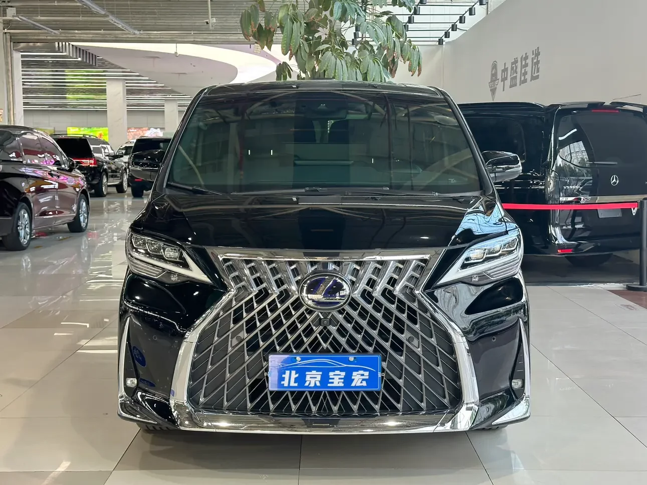 Lexus LM