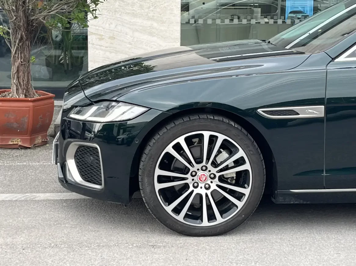 Jaguar XFL