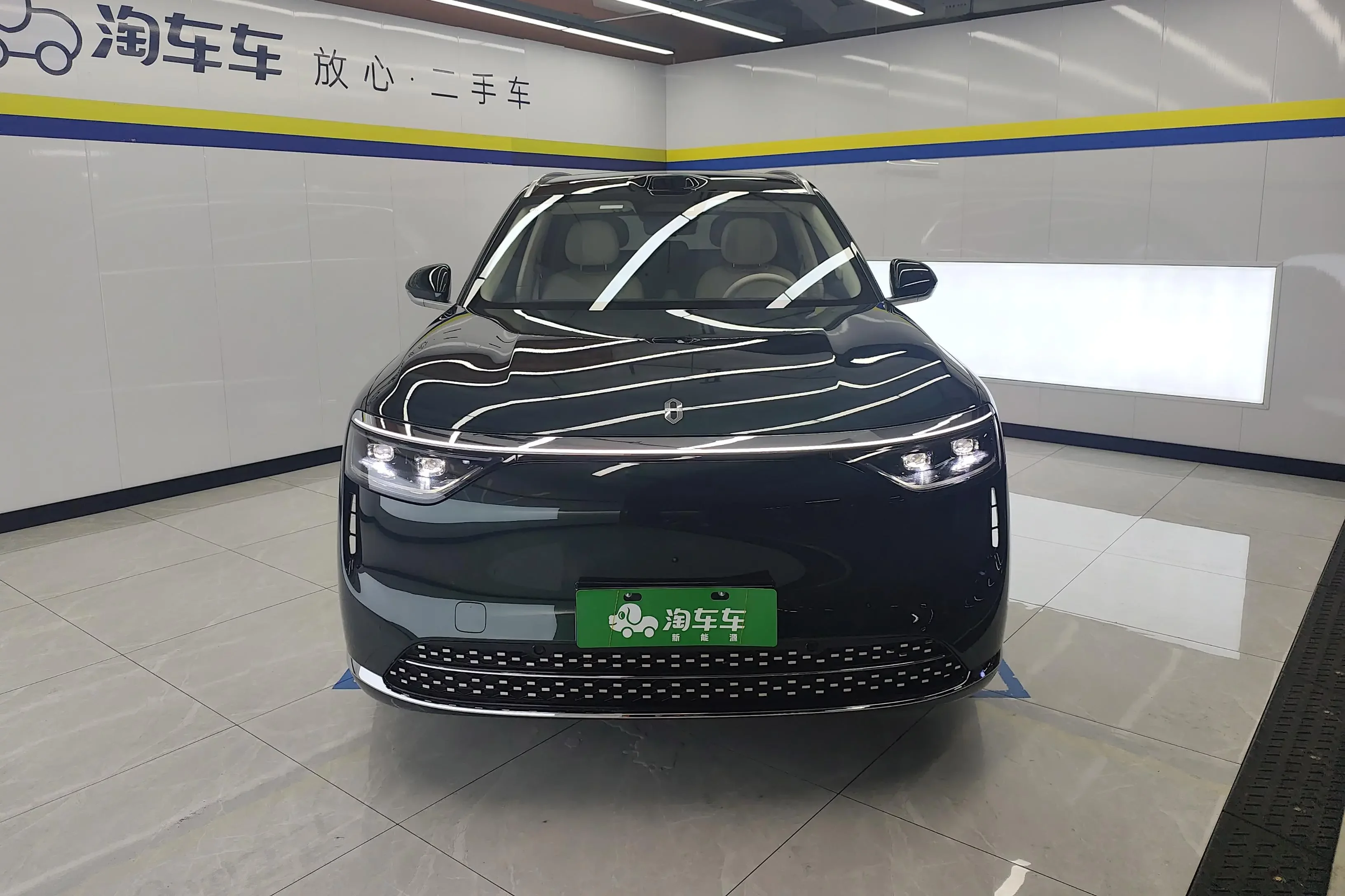 AITO QJM8  из Китая