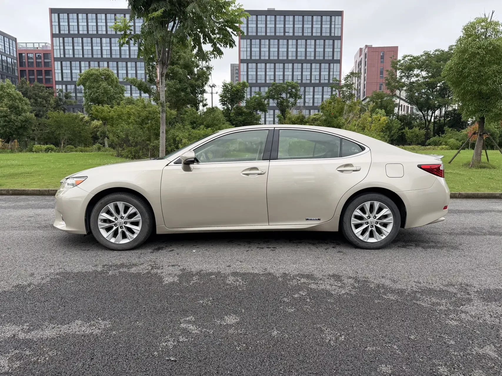 Lexus ES