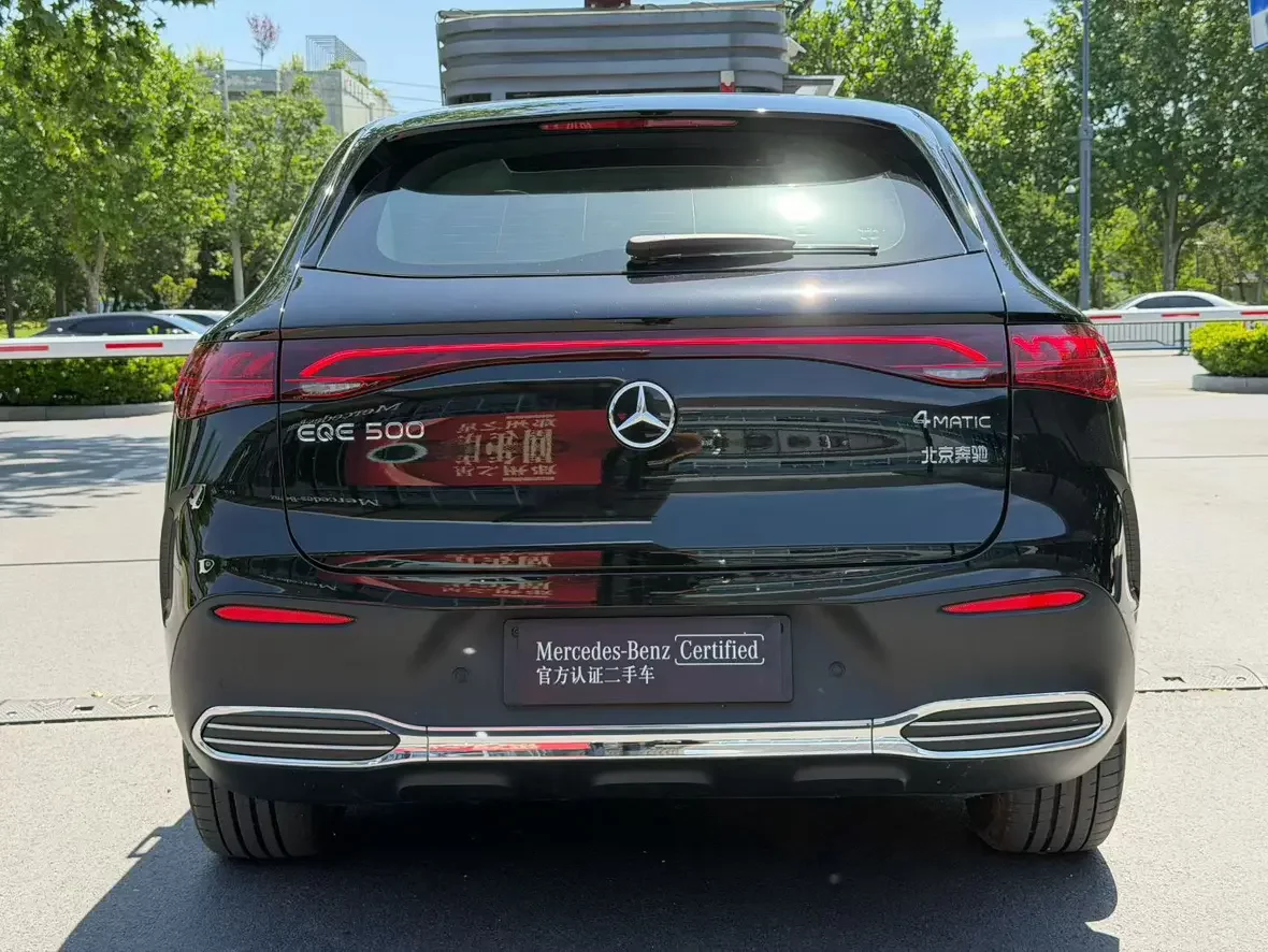 Mercedes-Benz EQE SUV