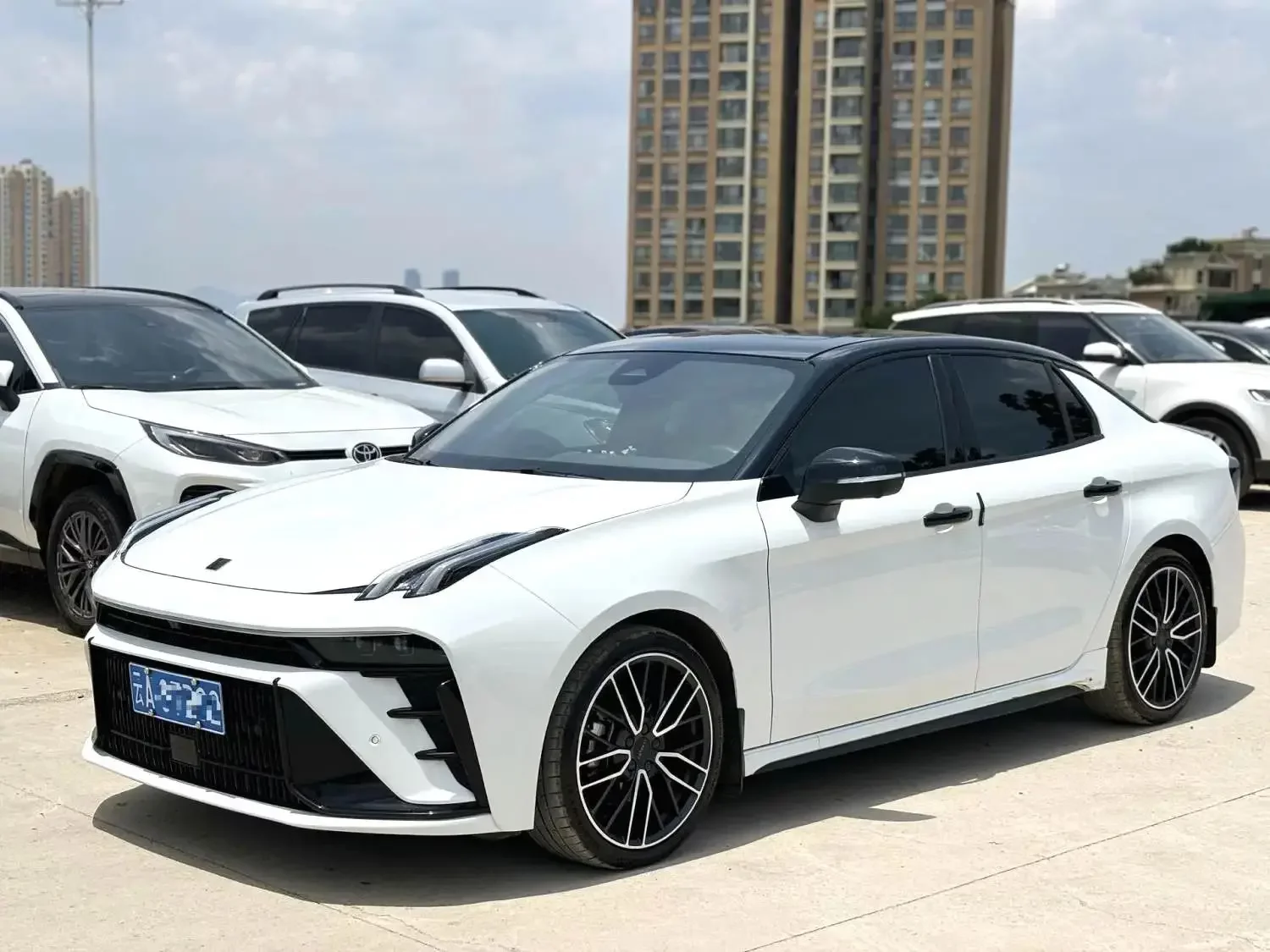 Lynk & Co 03