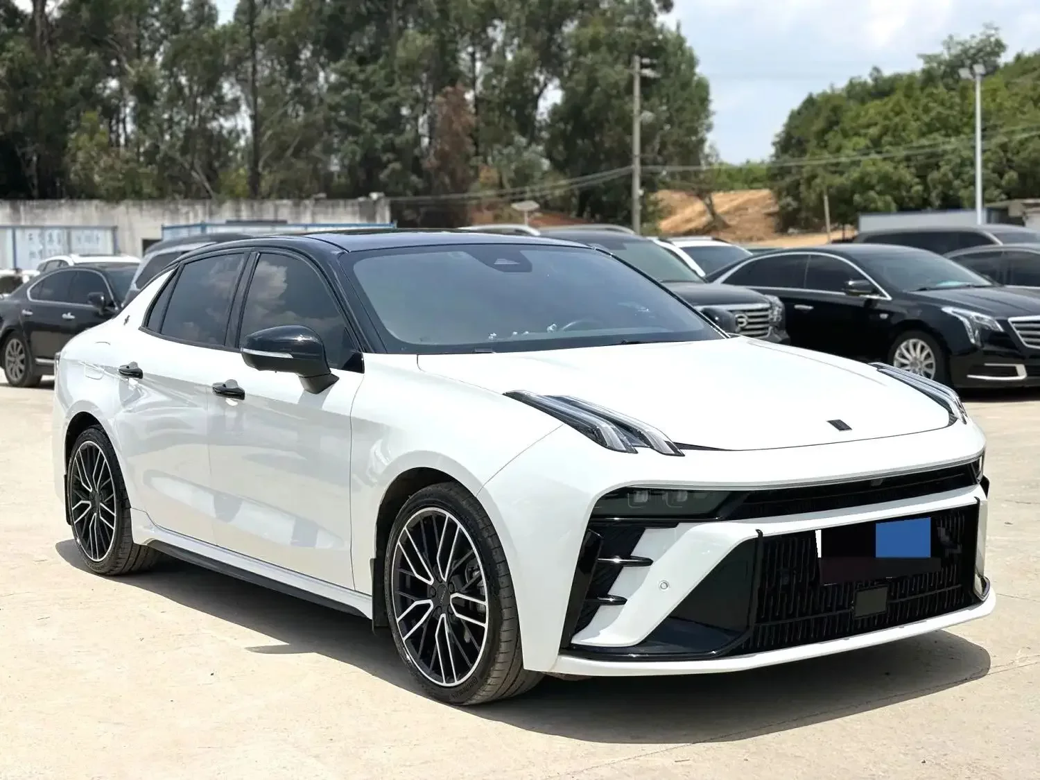 Lynk & Co 03