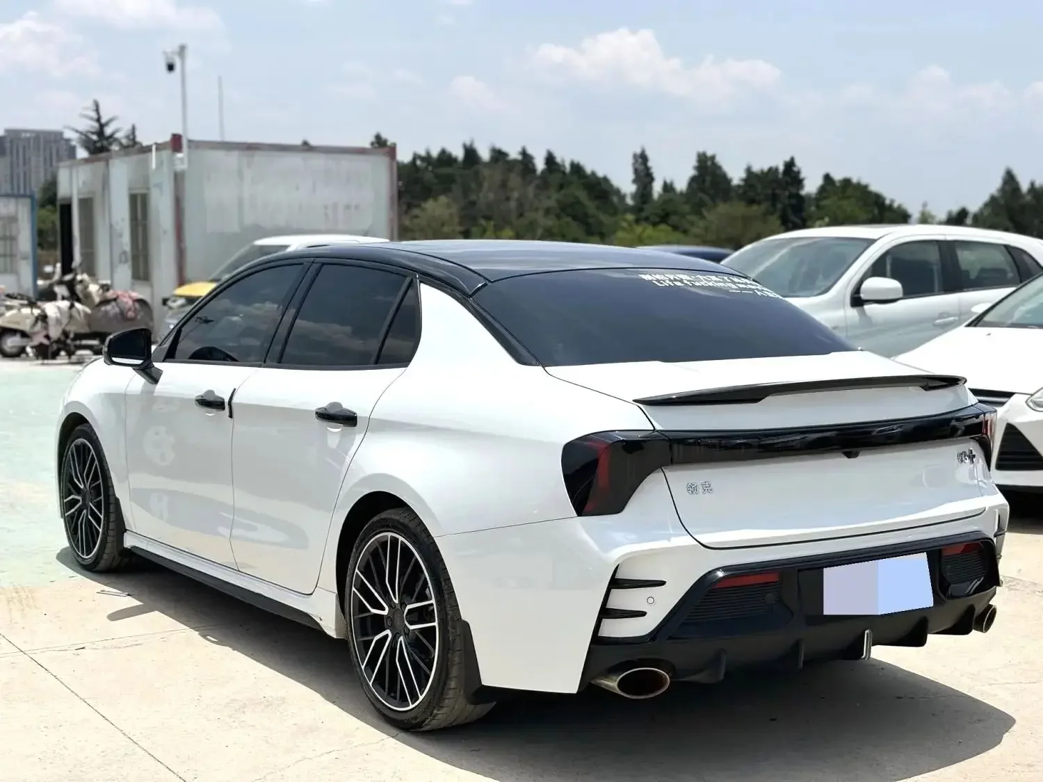 Lynk & Co 03