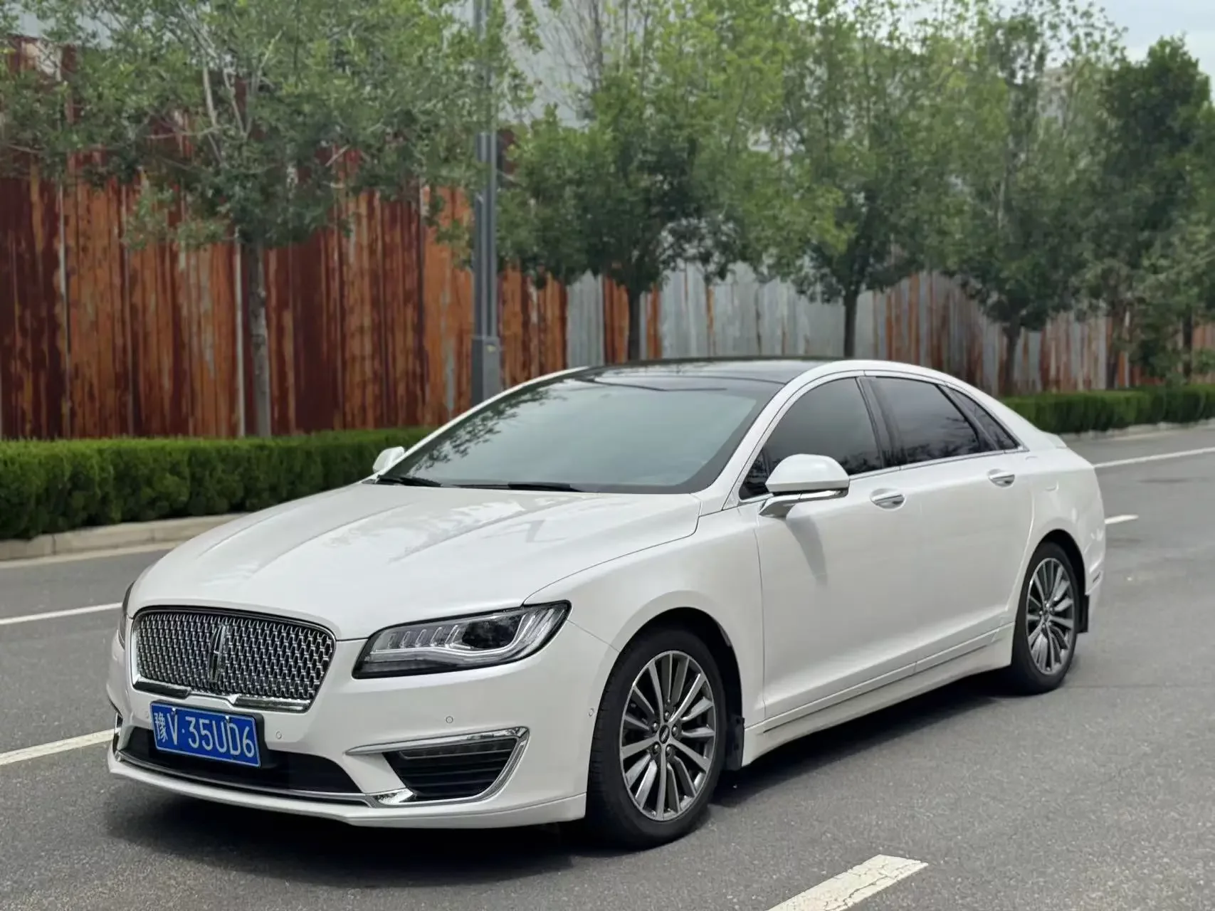 Lincoln MKZ  из Китая