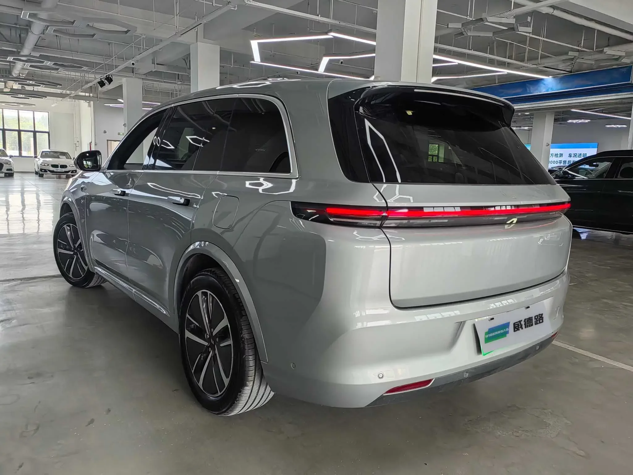 Lixiang L8