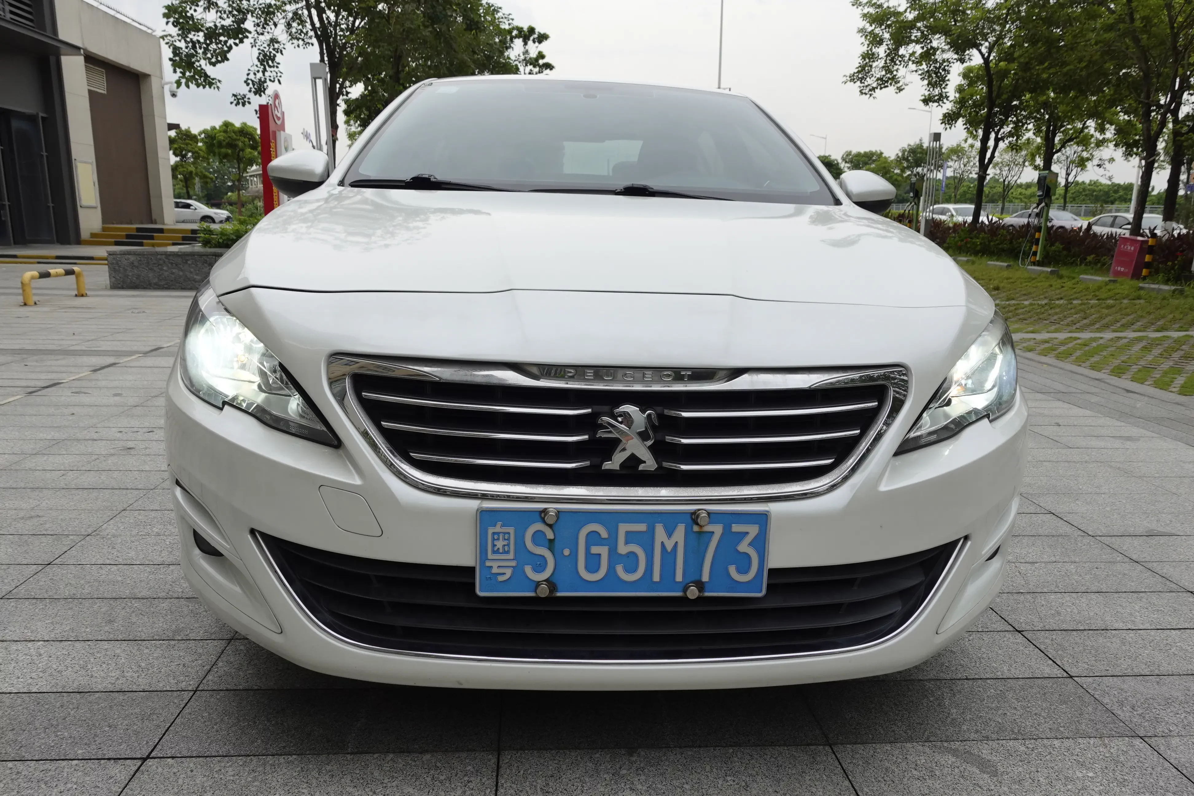 Peugeot 408