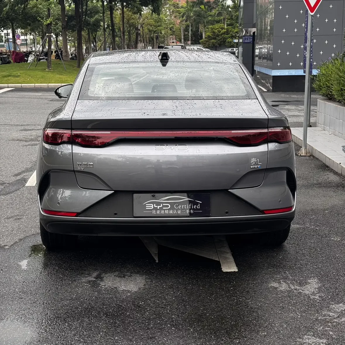 BYD Qin L EV
