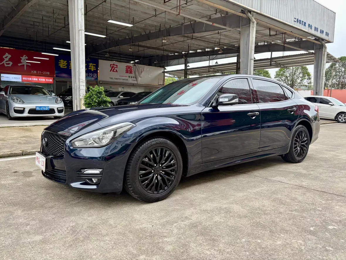 Infiniti Q70  из Китая