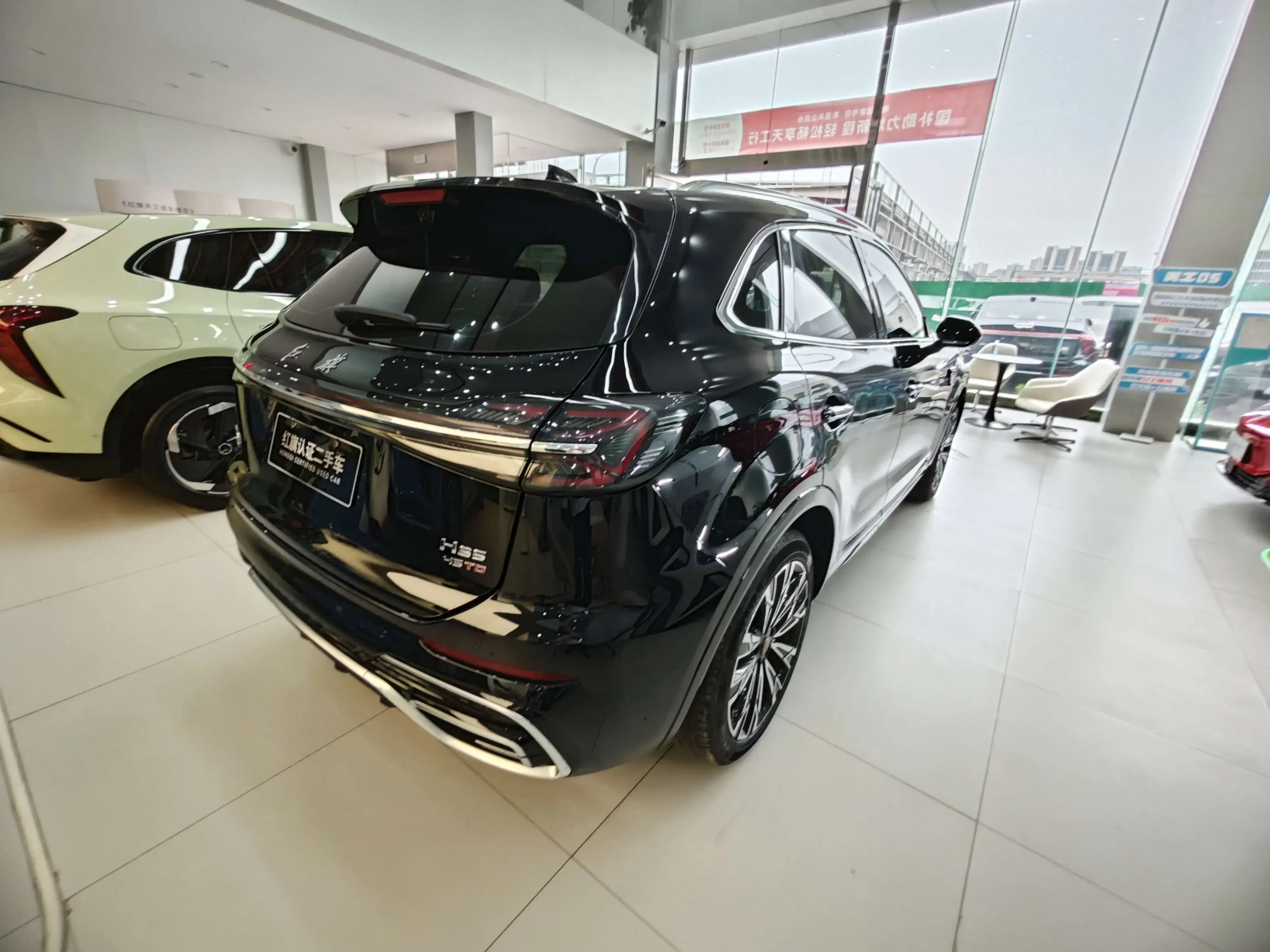 Hongqi HS5