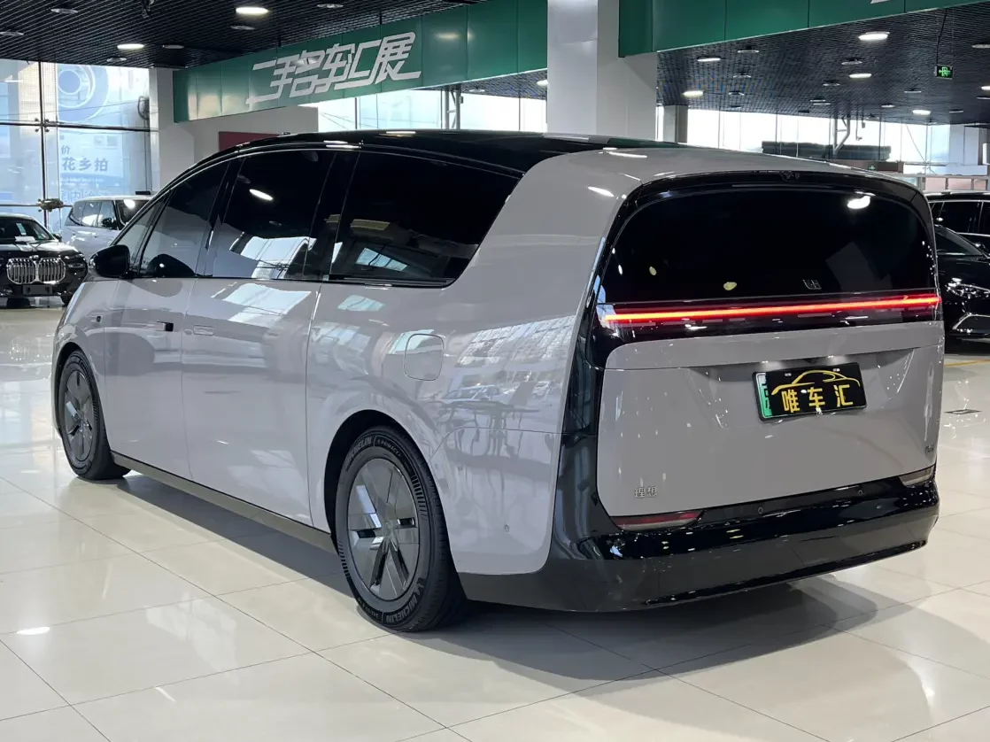 Lixiang MEGA