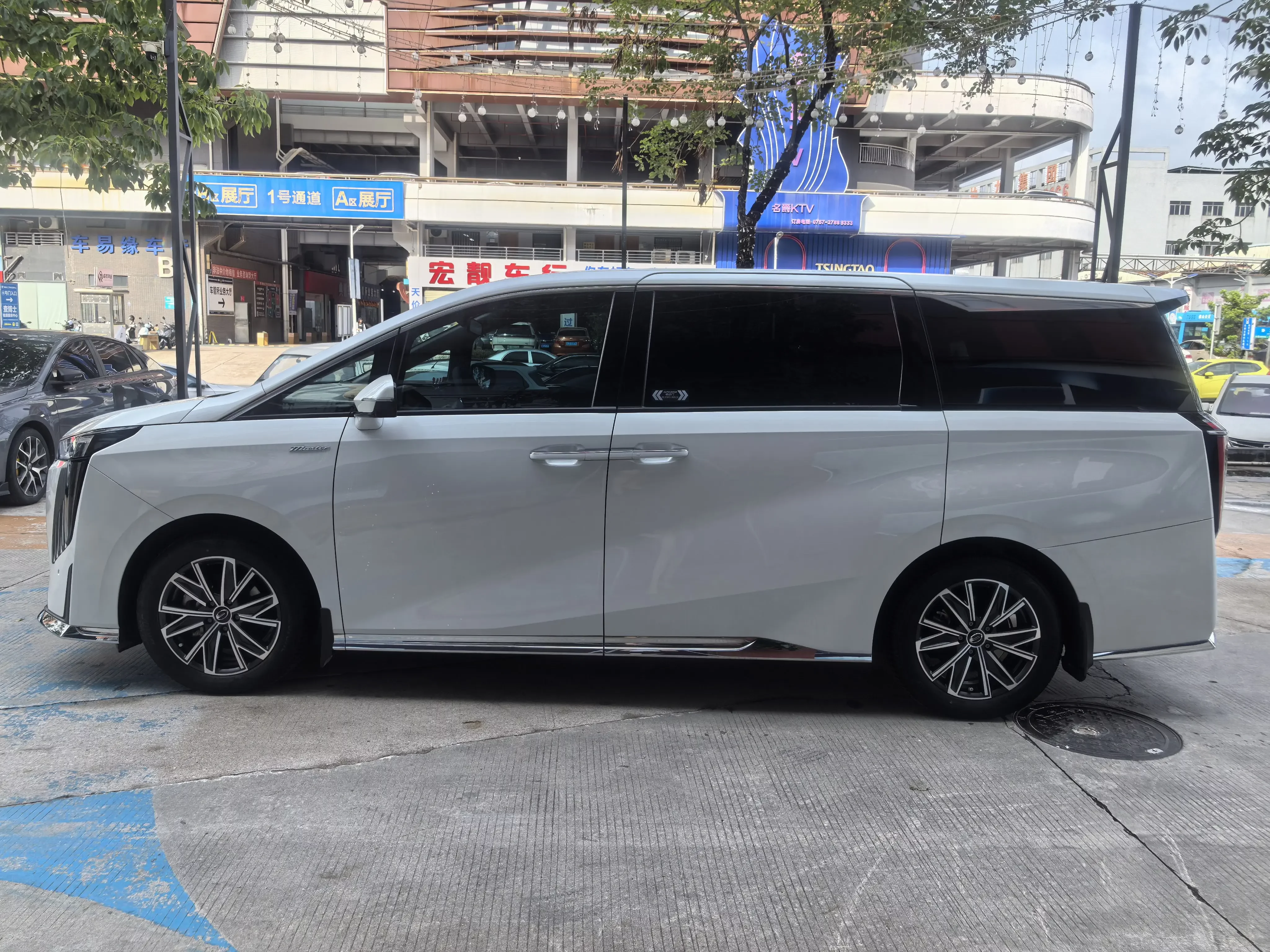 GAC Trumpchi M8