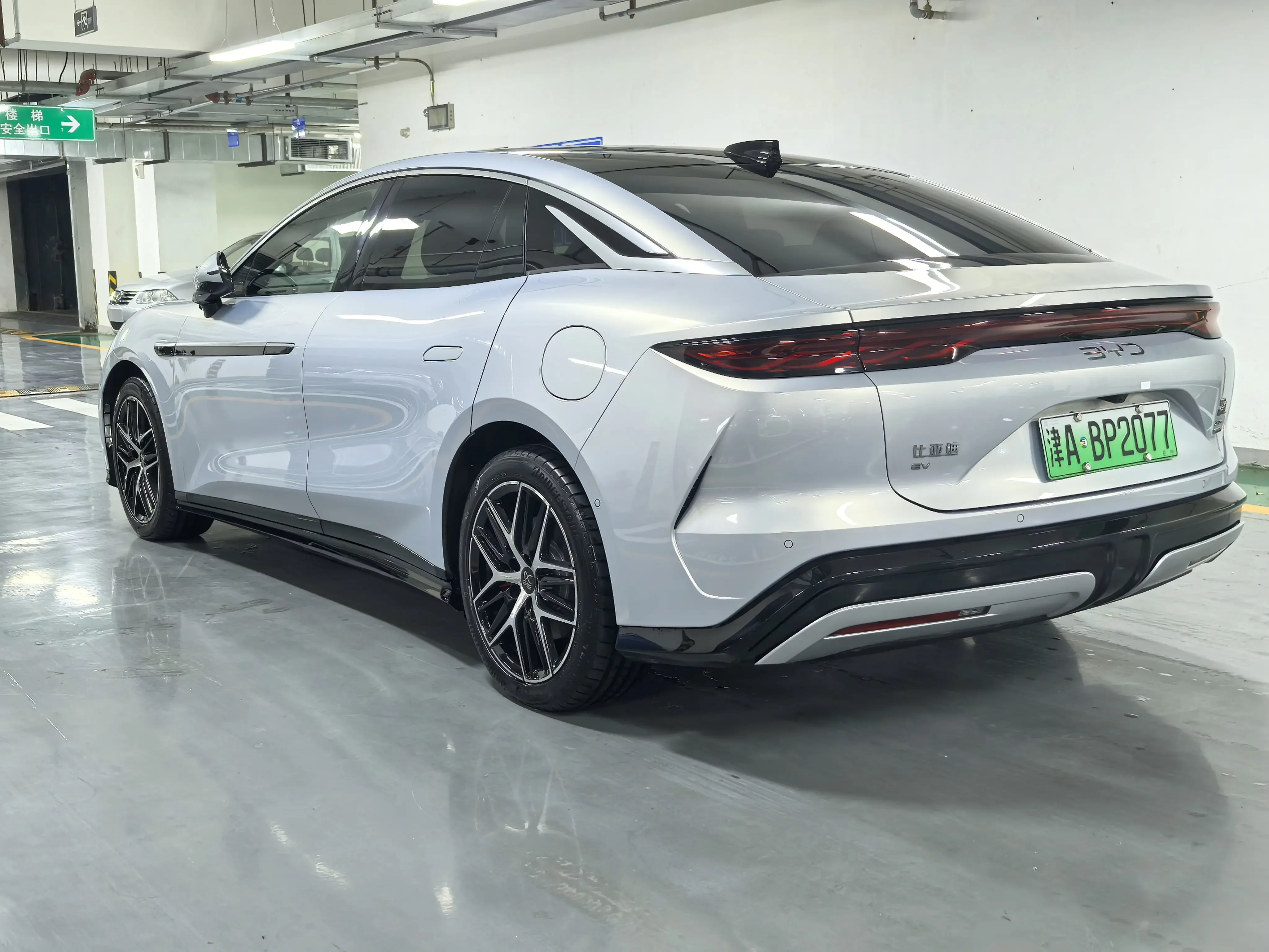 BYD Han L EV