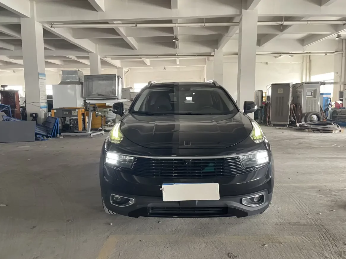 Lynk & Co 01