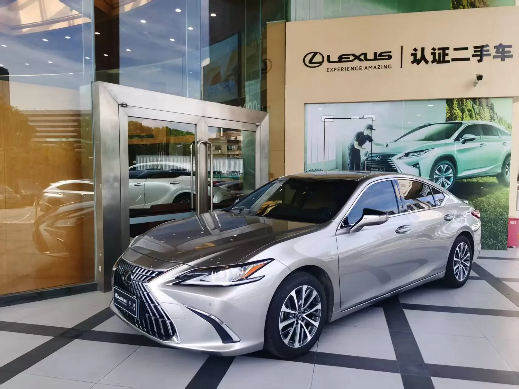 Lexus ES