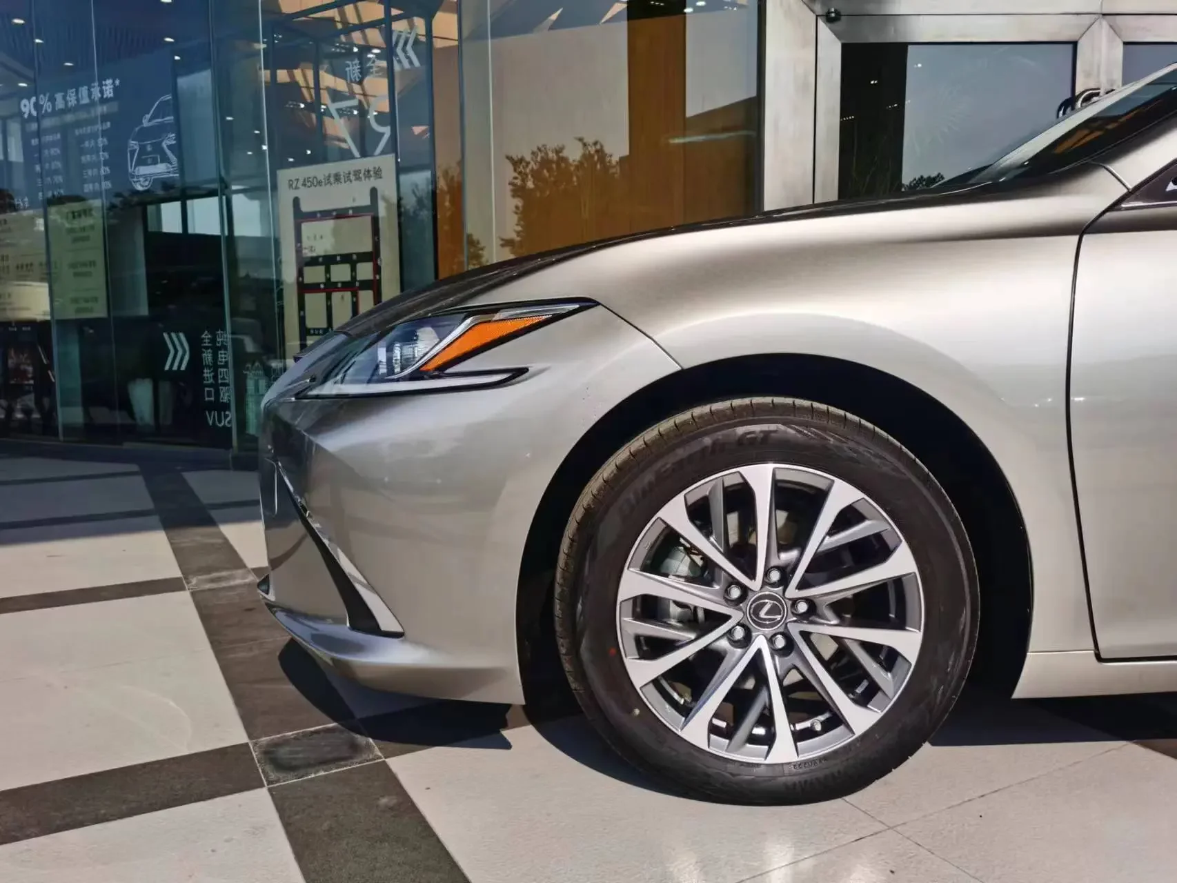 Lexus ES