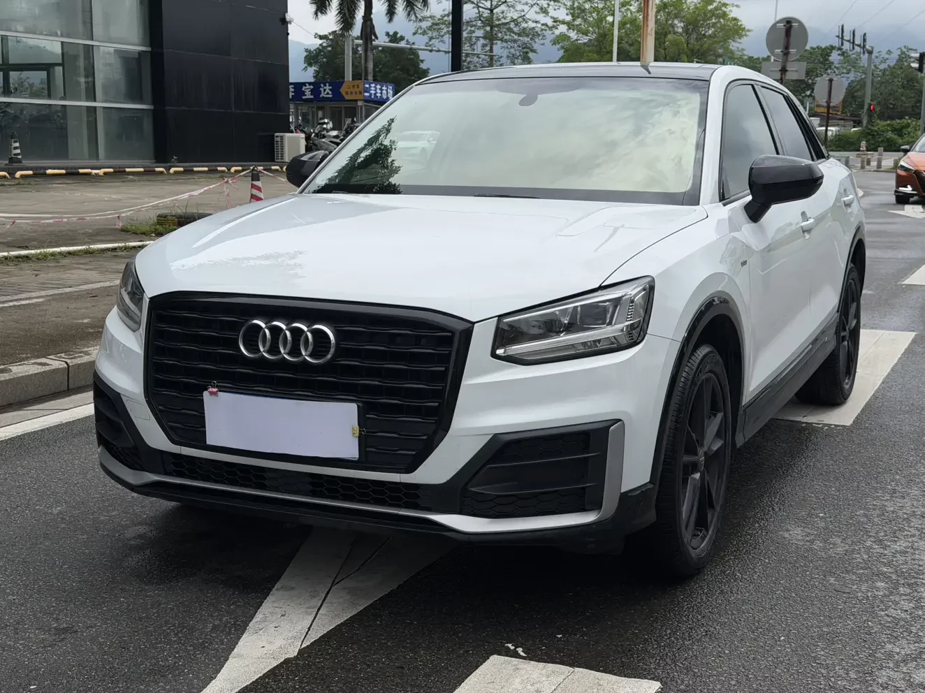 Audi Q2L