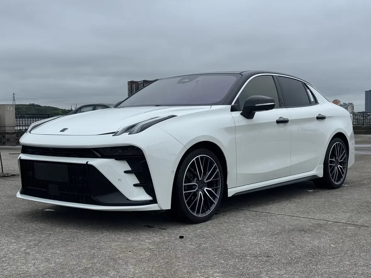 Lynk & Co 03