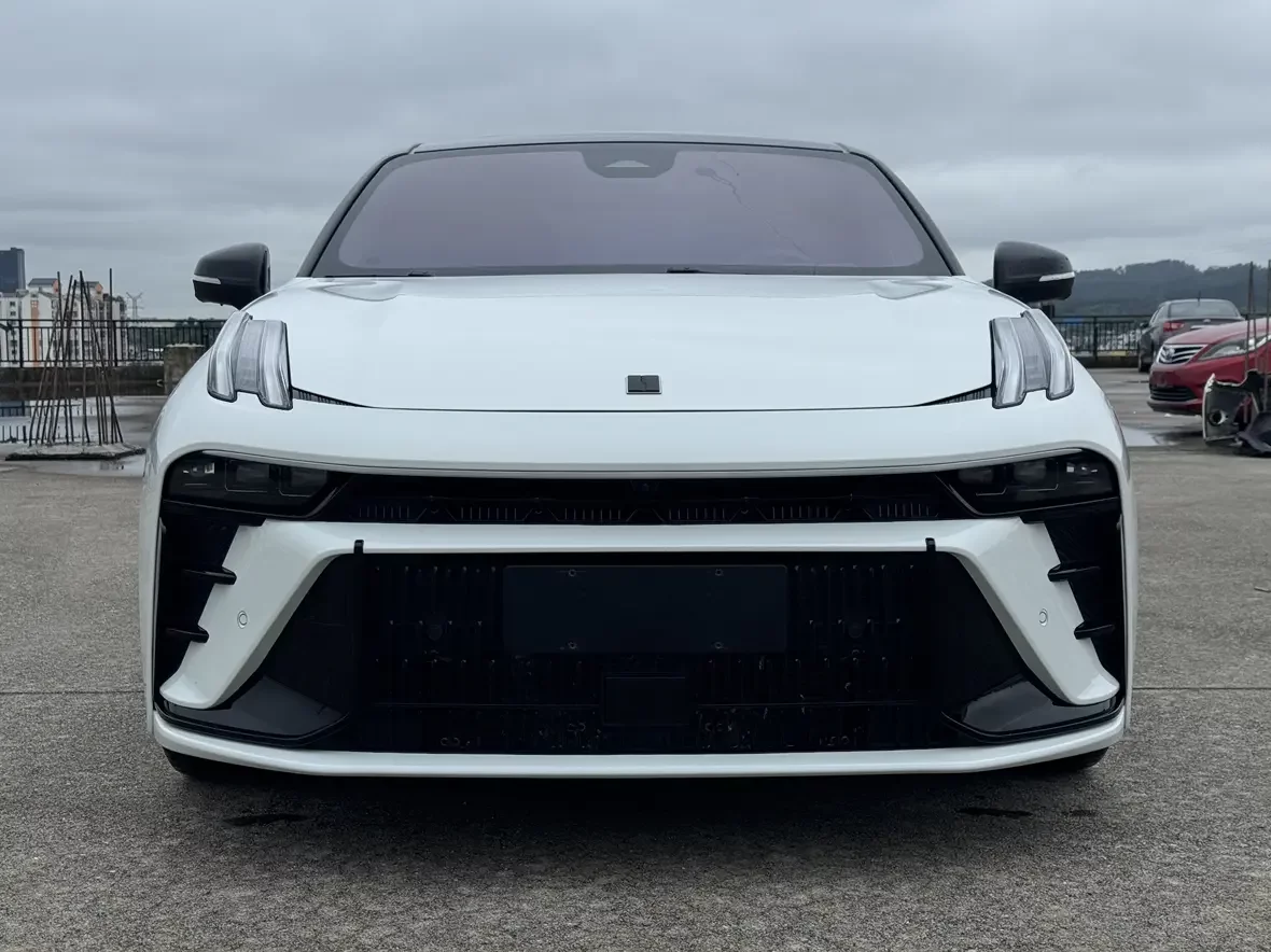 Lynk & Co 03