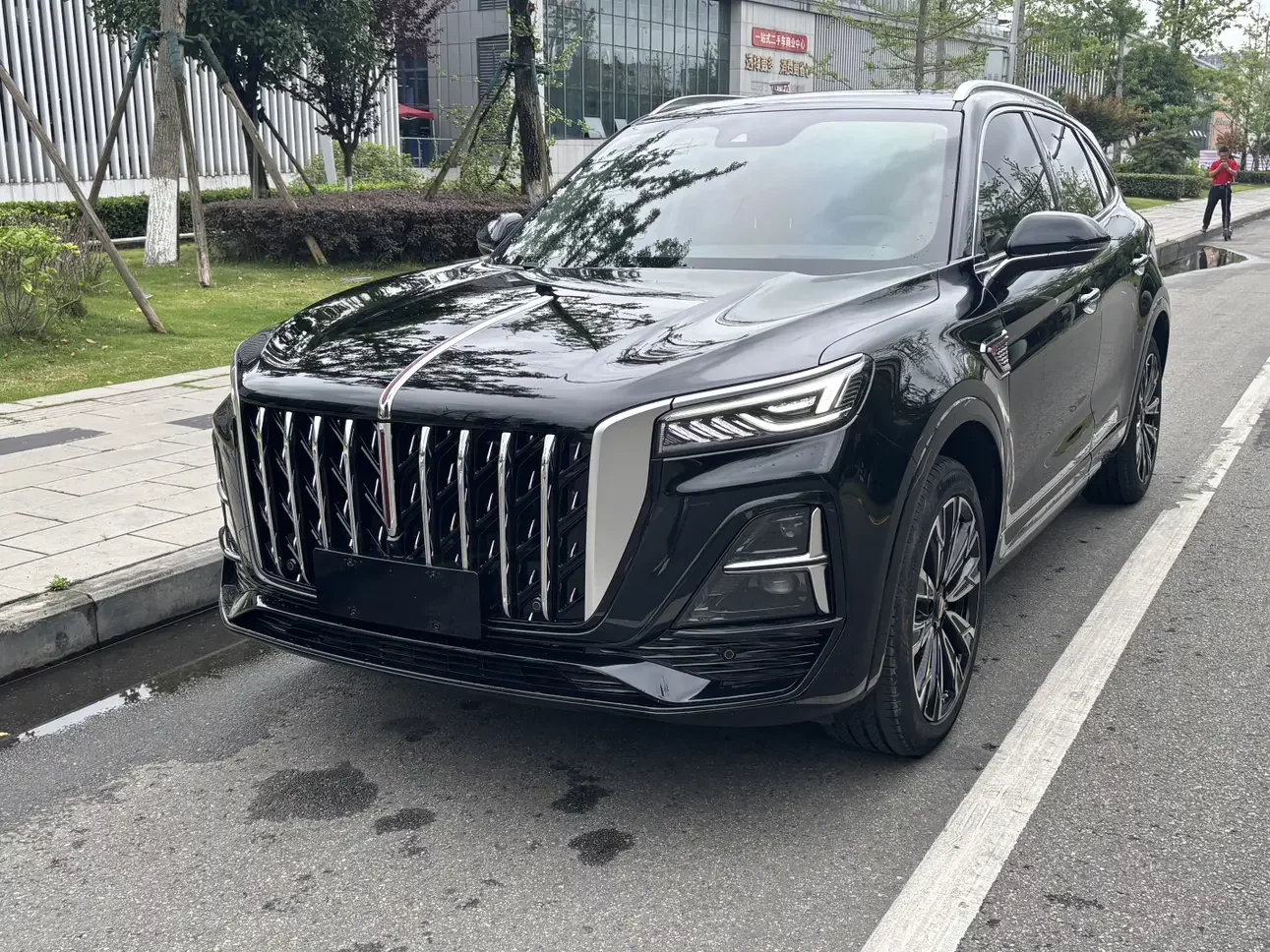Hongqi HS5