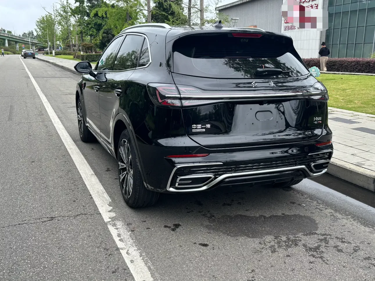 Hongqi HS5