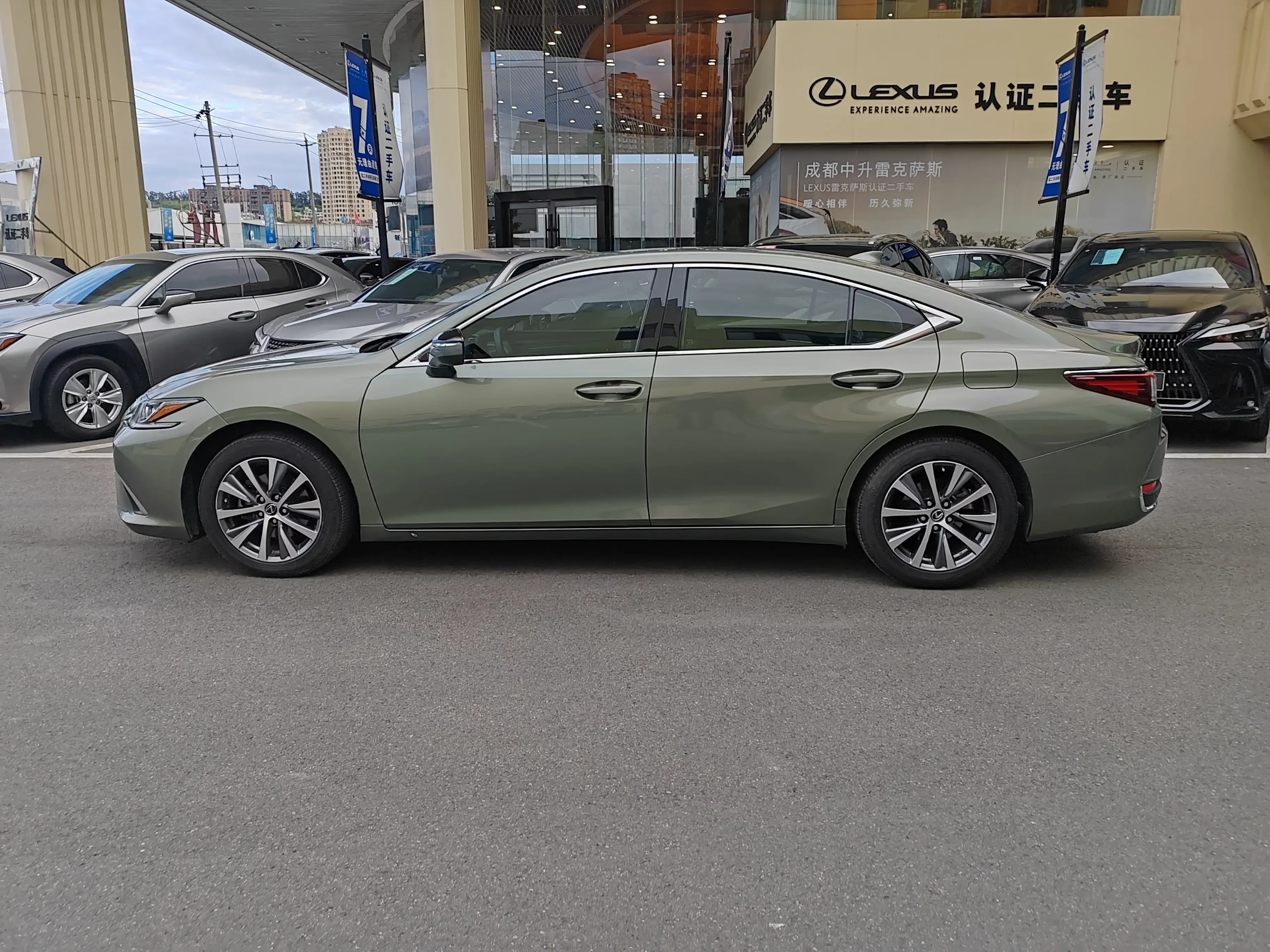 Lexus ES