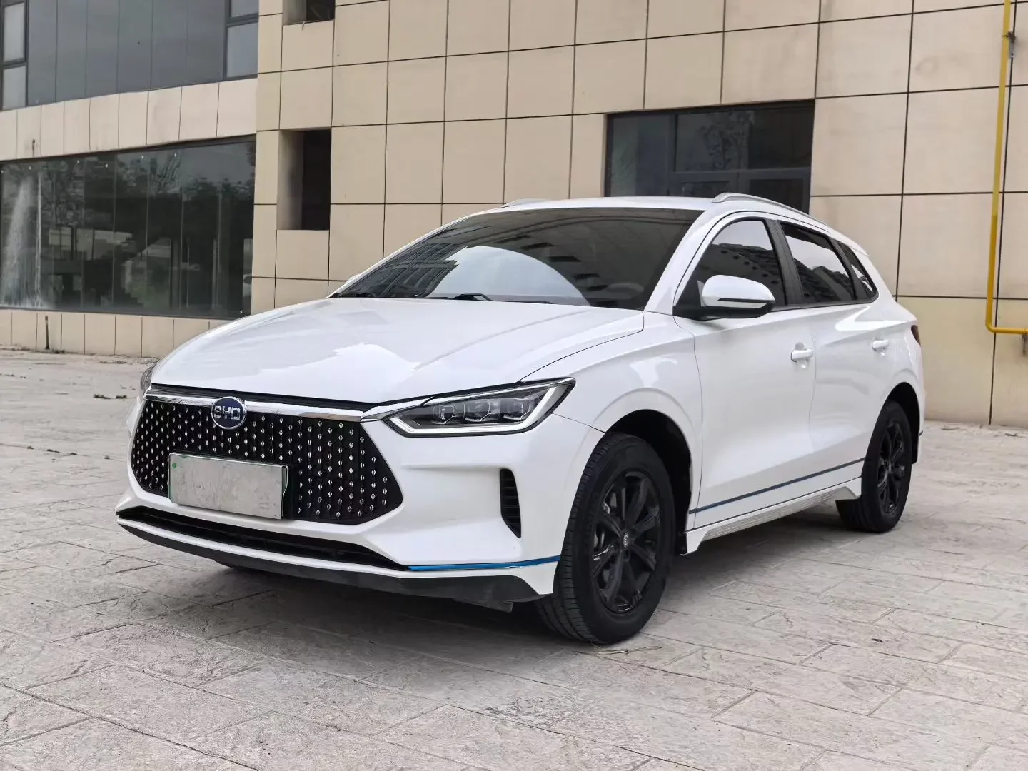 BYD e2