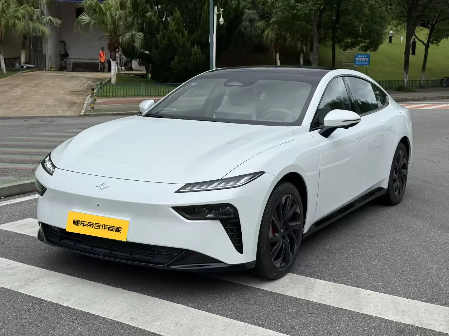 Dongfeng Yipai 007  из Китая