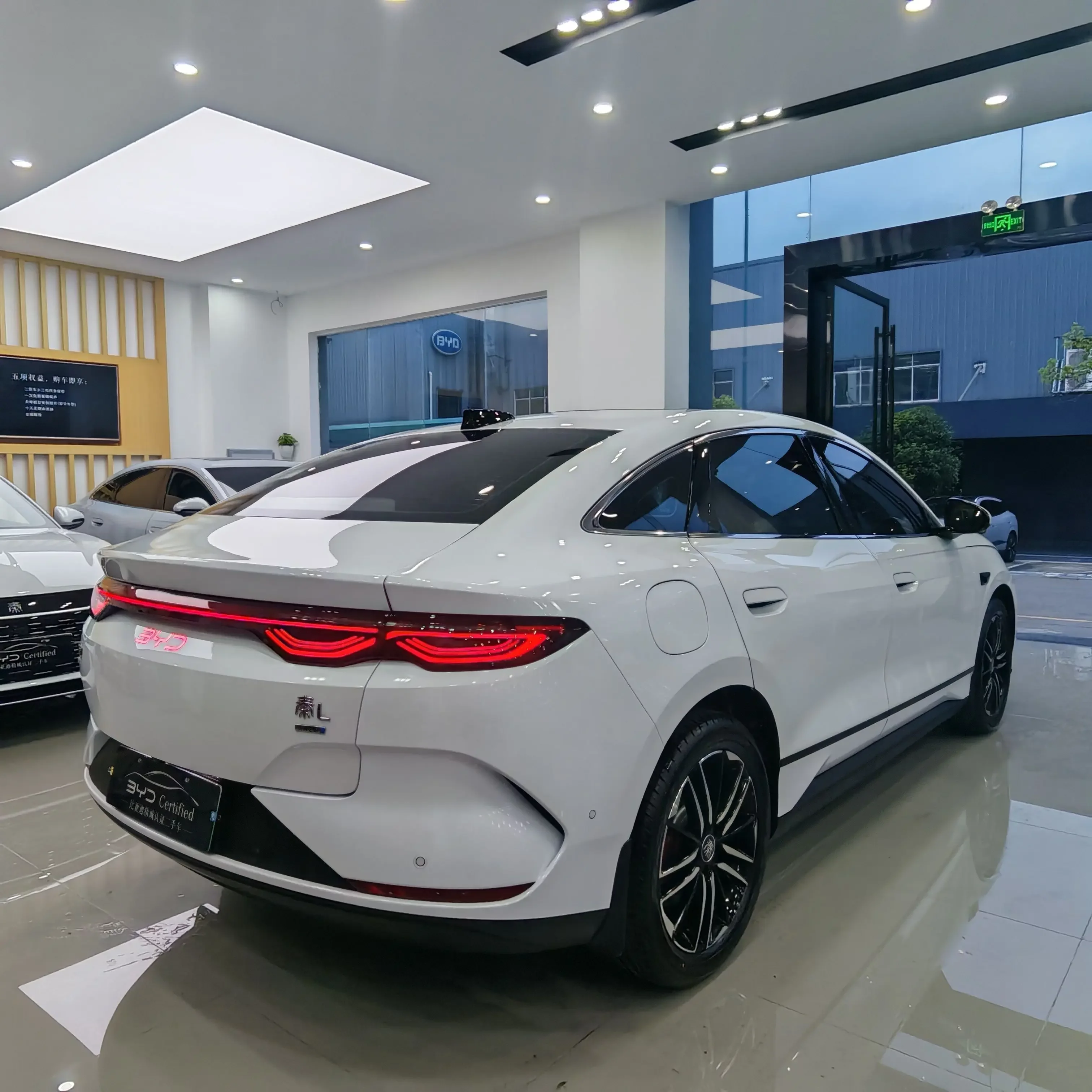 BYD Qin L EV