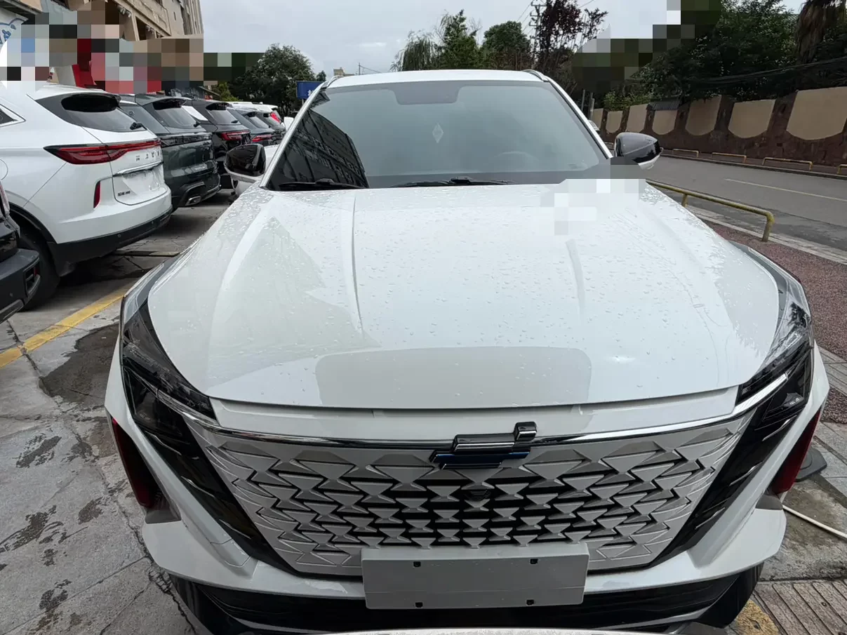 Oshan Changan Auchan Z6