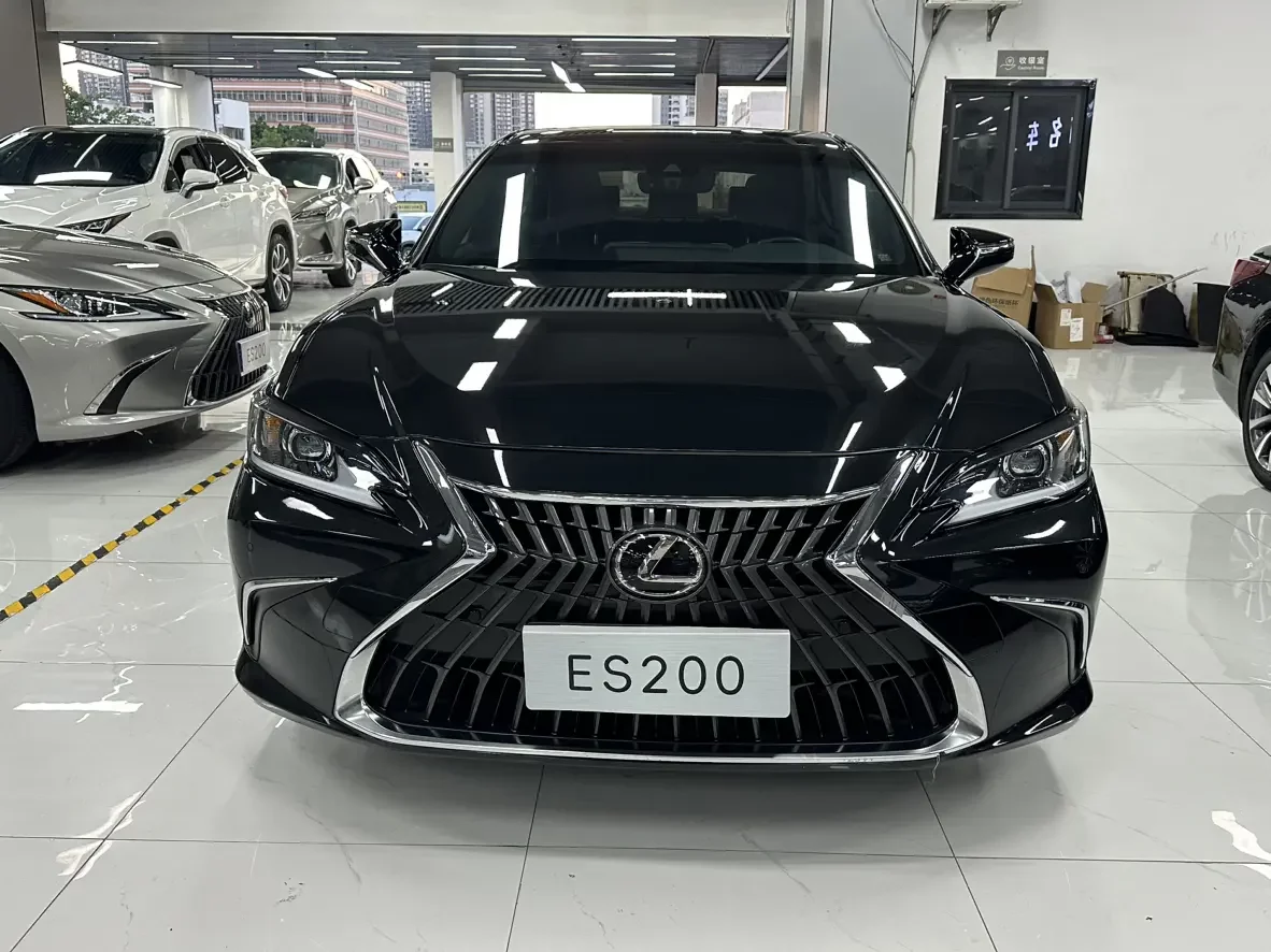 Lexus ES