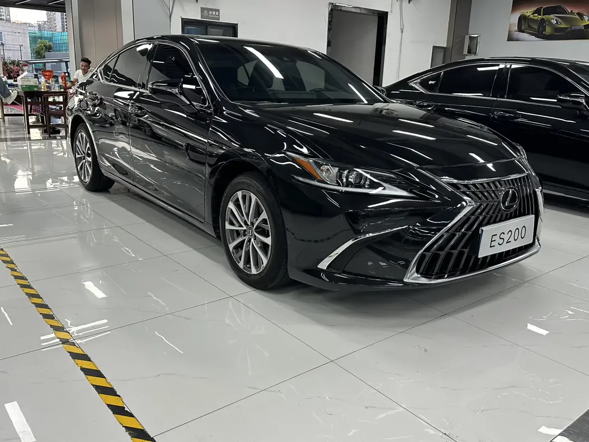 Lexus ES