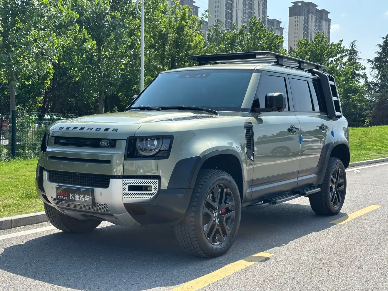 Land Rover guard