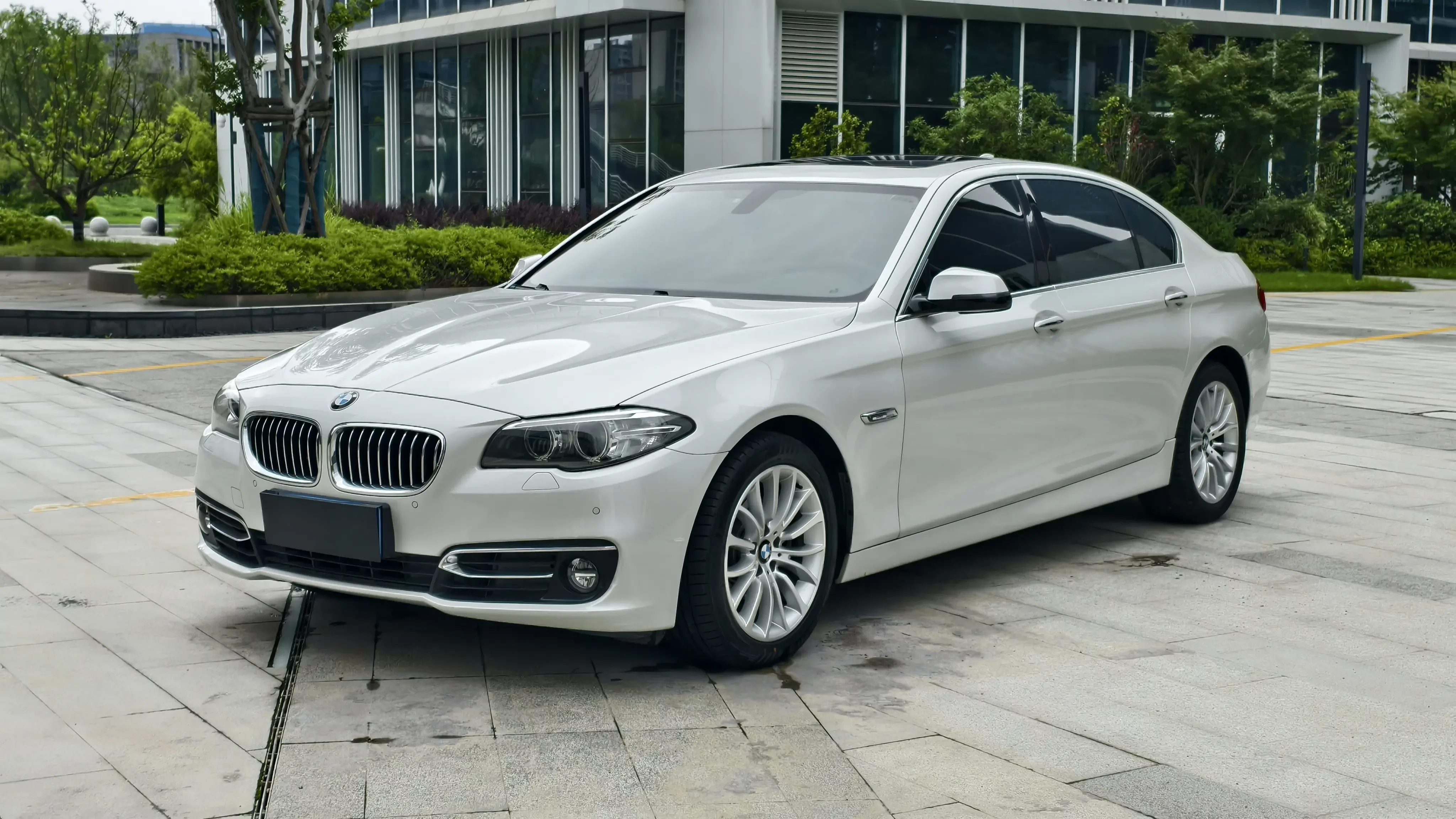 BMW 5 Series  из Китая