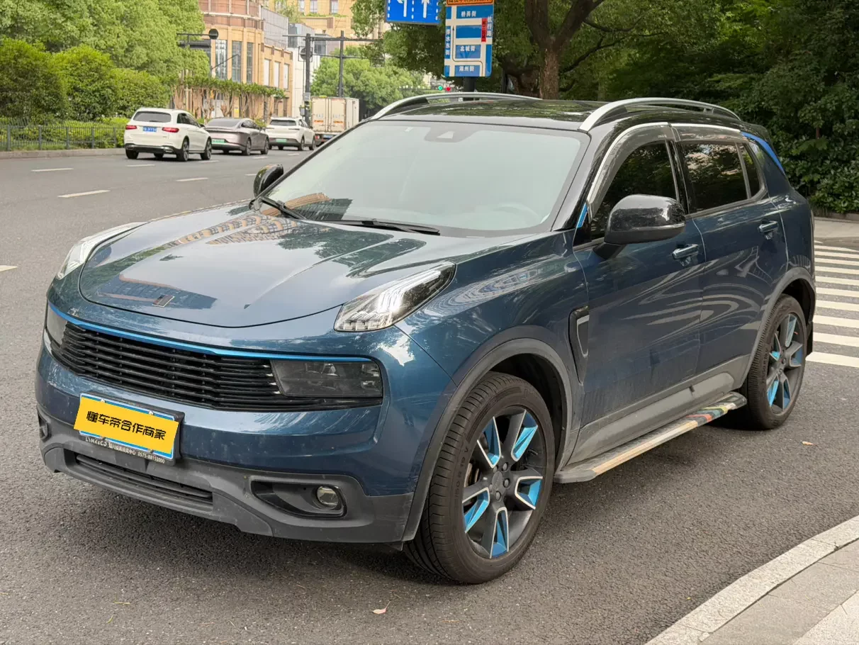 Lynk & Co 01