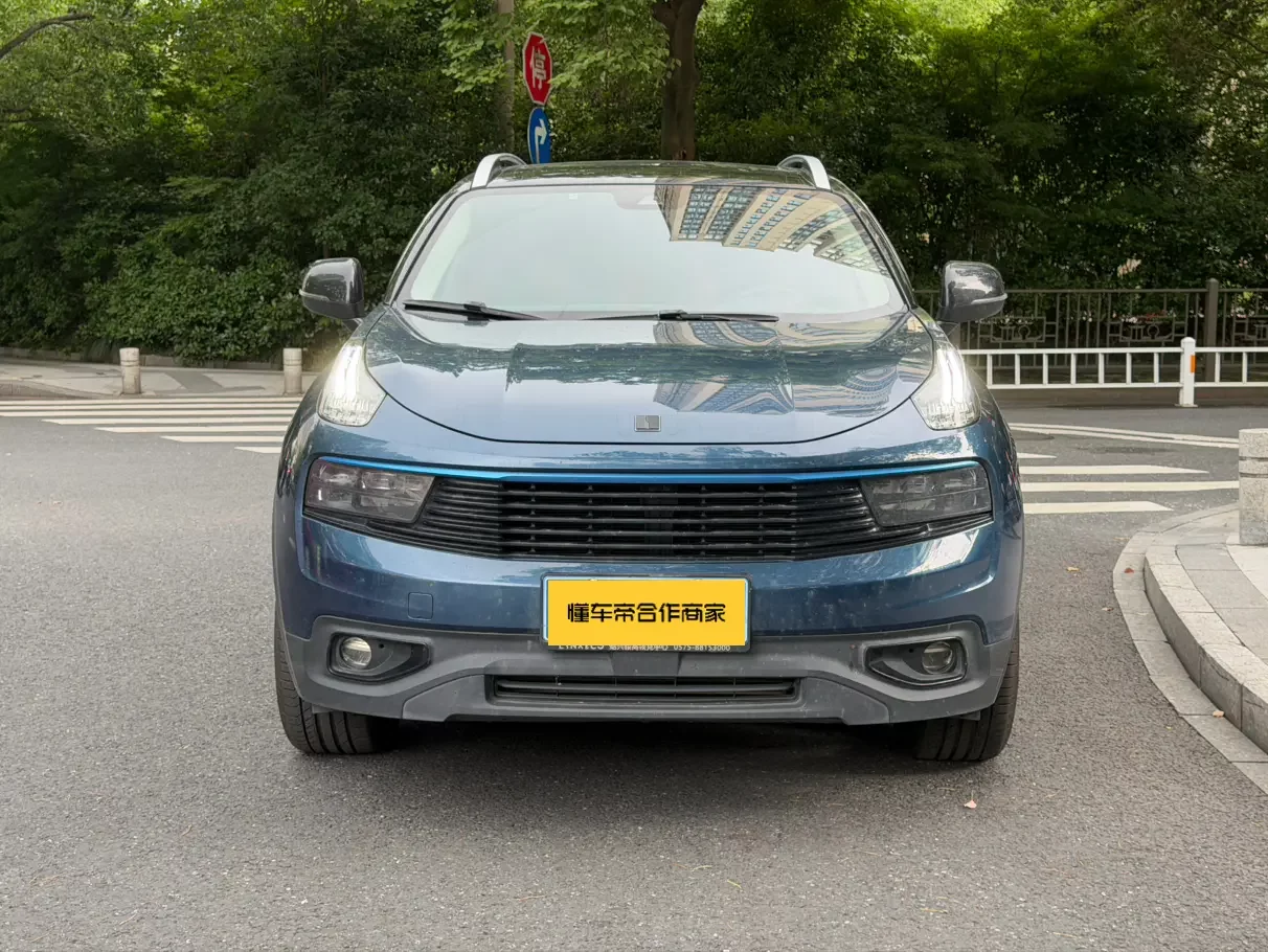 Lynk & Co 01